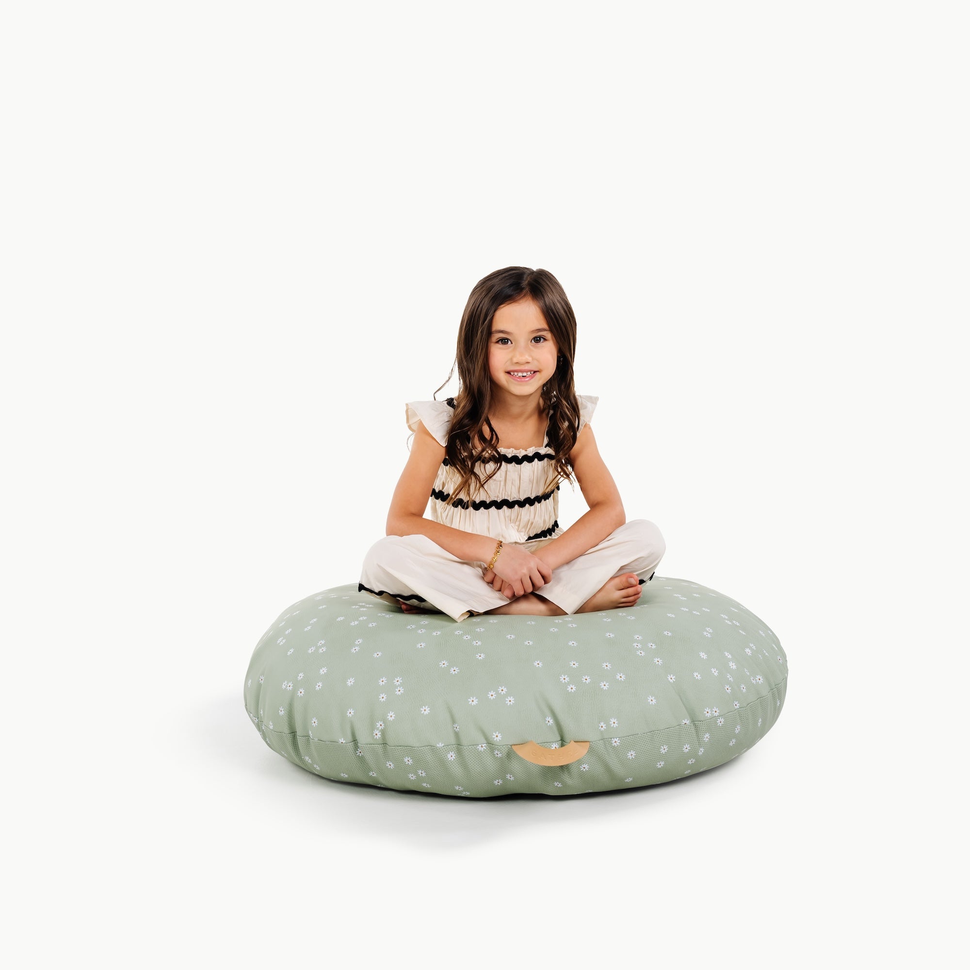 Flora (on sale)/ Circle@little girl sitting on floor cushion