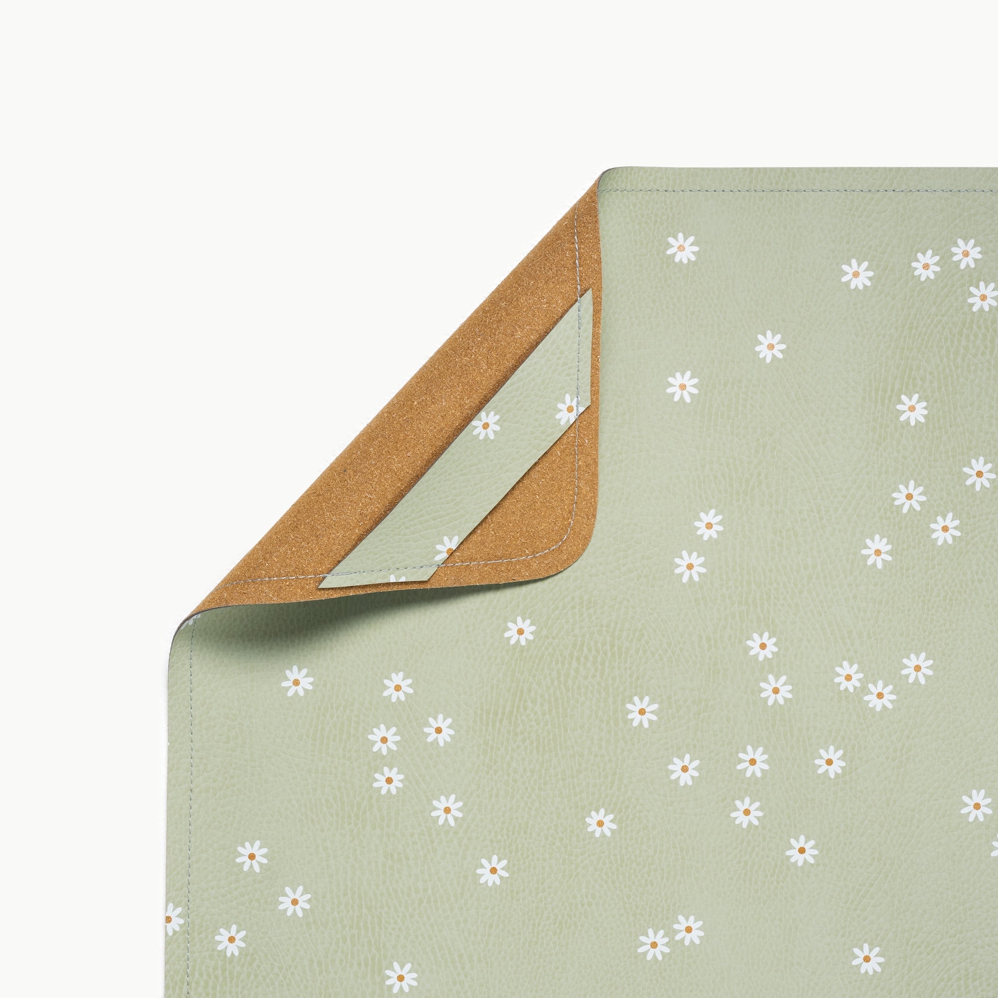 Flora (on sale)@hanging tab detail on mat