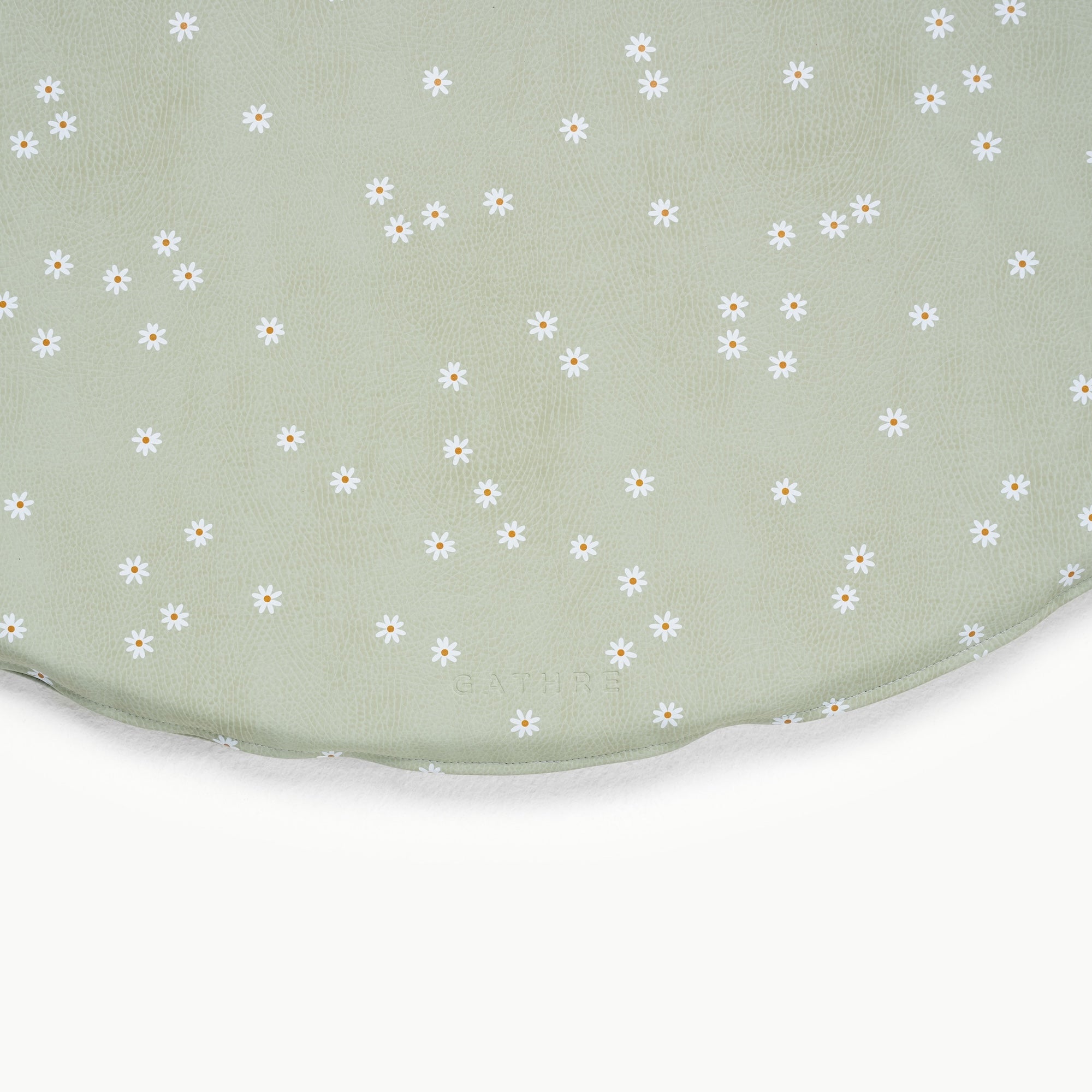 Flora (on sale) / Circle@deboss detail on padded circle
