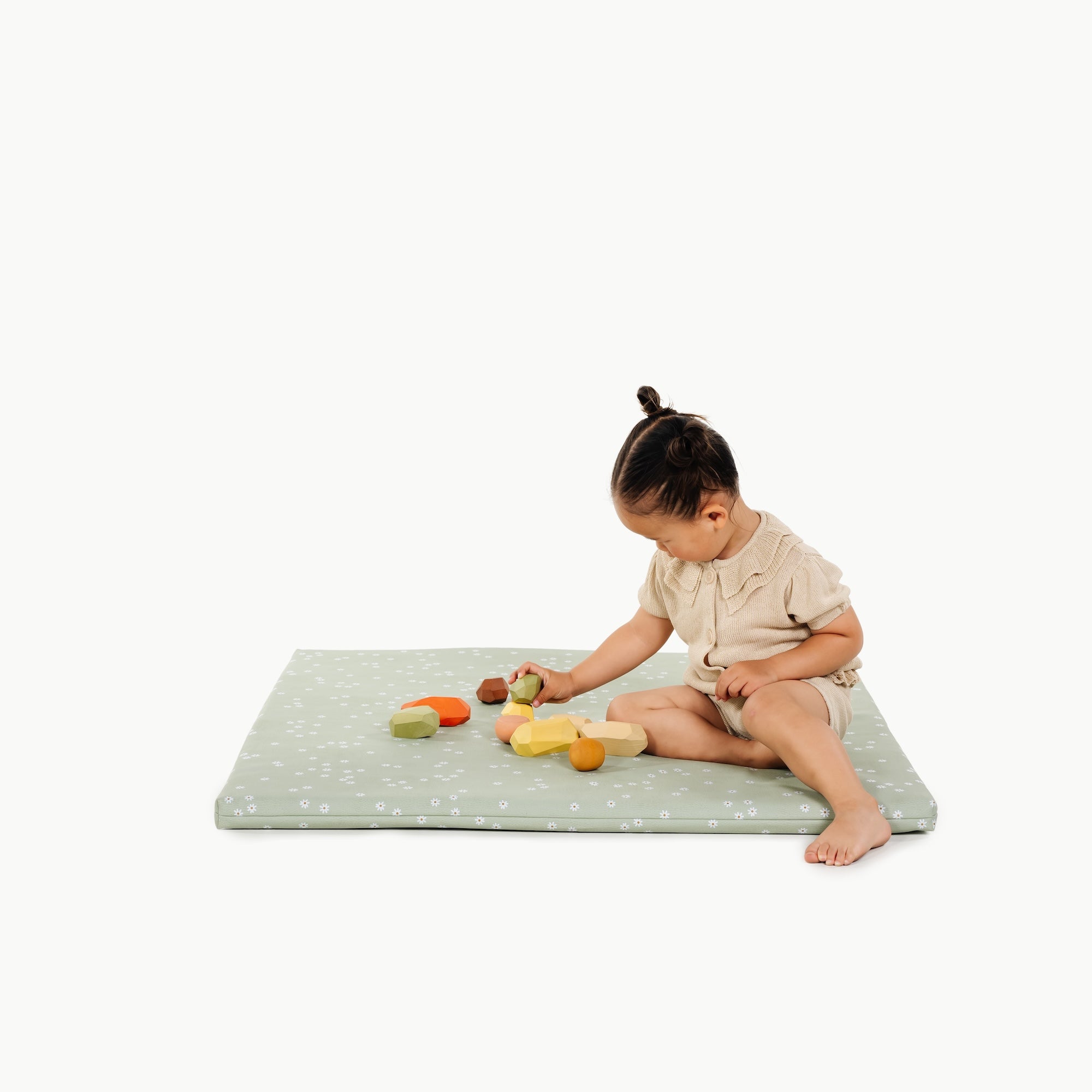 Flora (on sale)/ Square@little girl playing on padded mat