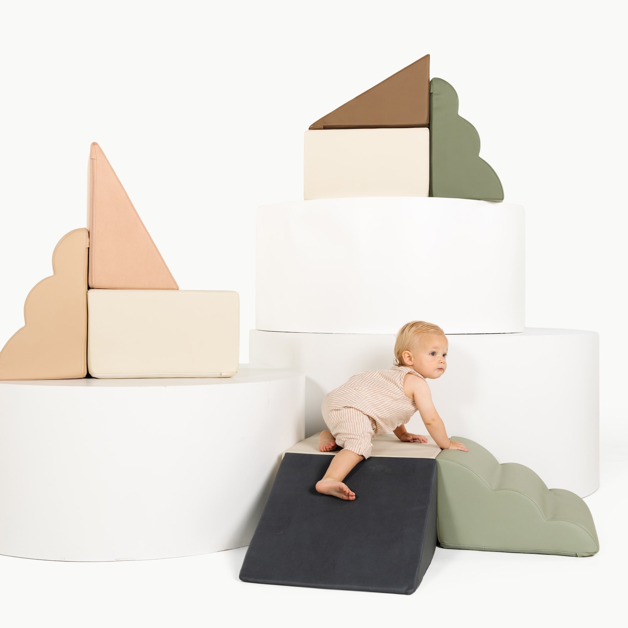 Dune • Palm • Nightfall@kid playing on the Mini Climber Playset