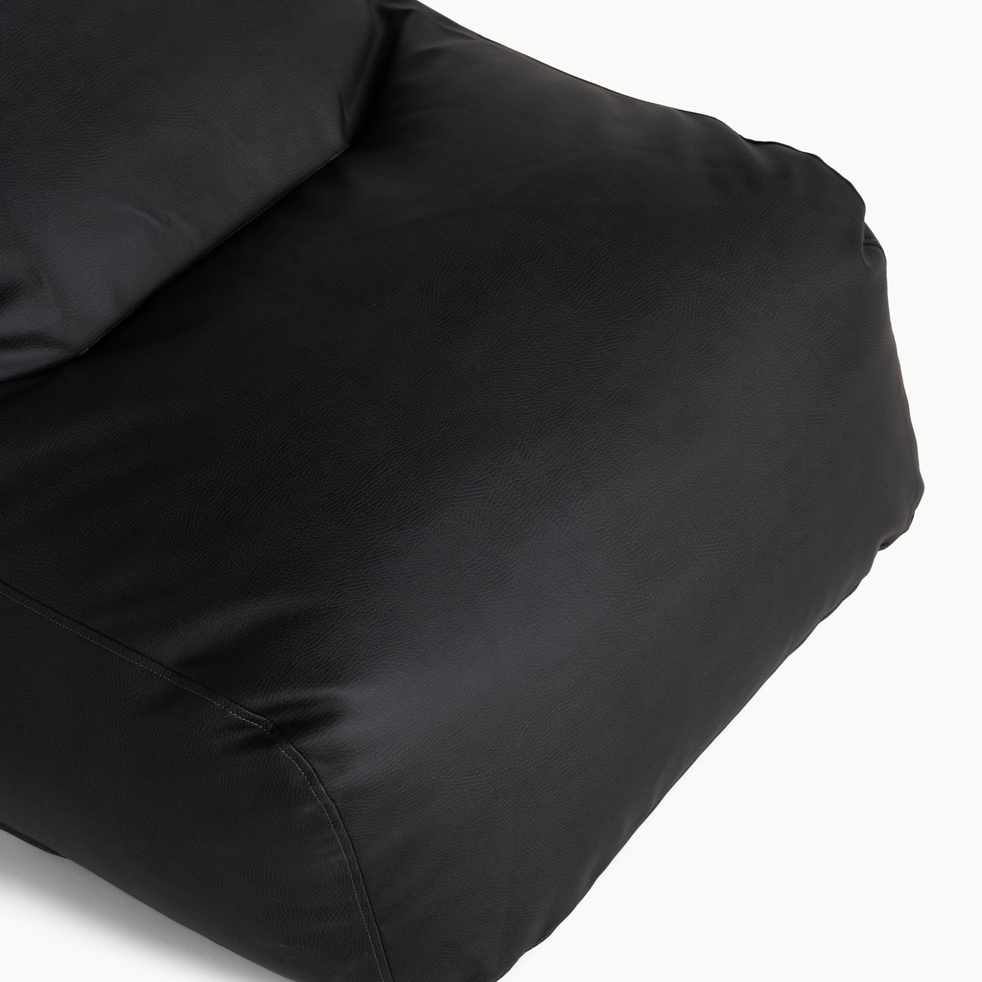 Raven@detail image of seat of lounger