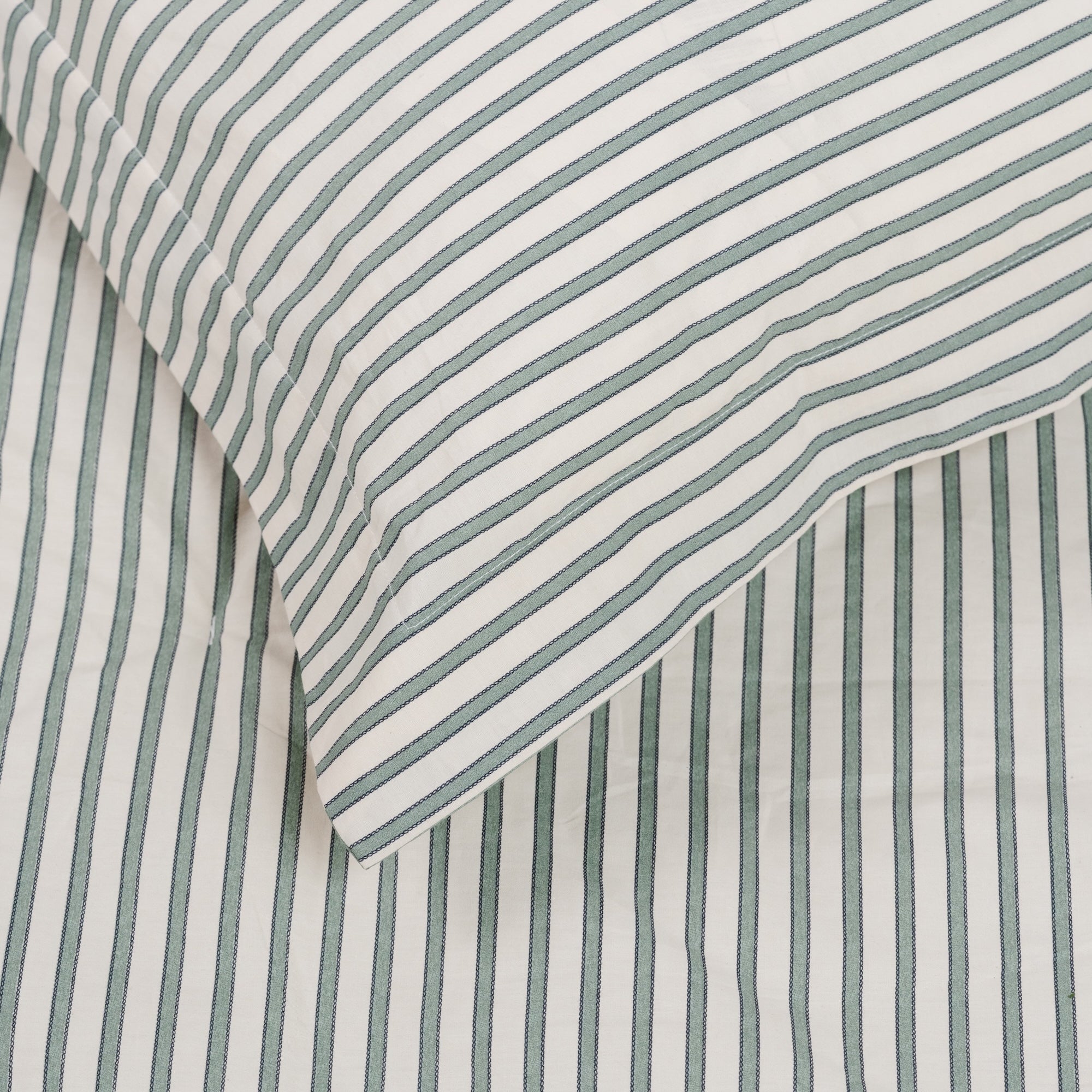 Agave Stripe@Soft cotton comforter with playful print for kids room