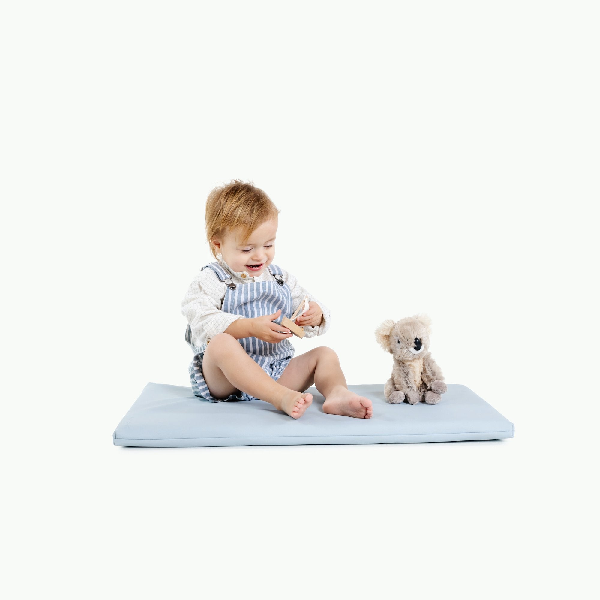 Beau (on sale)@Kid sitting on Beau Padded micro+