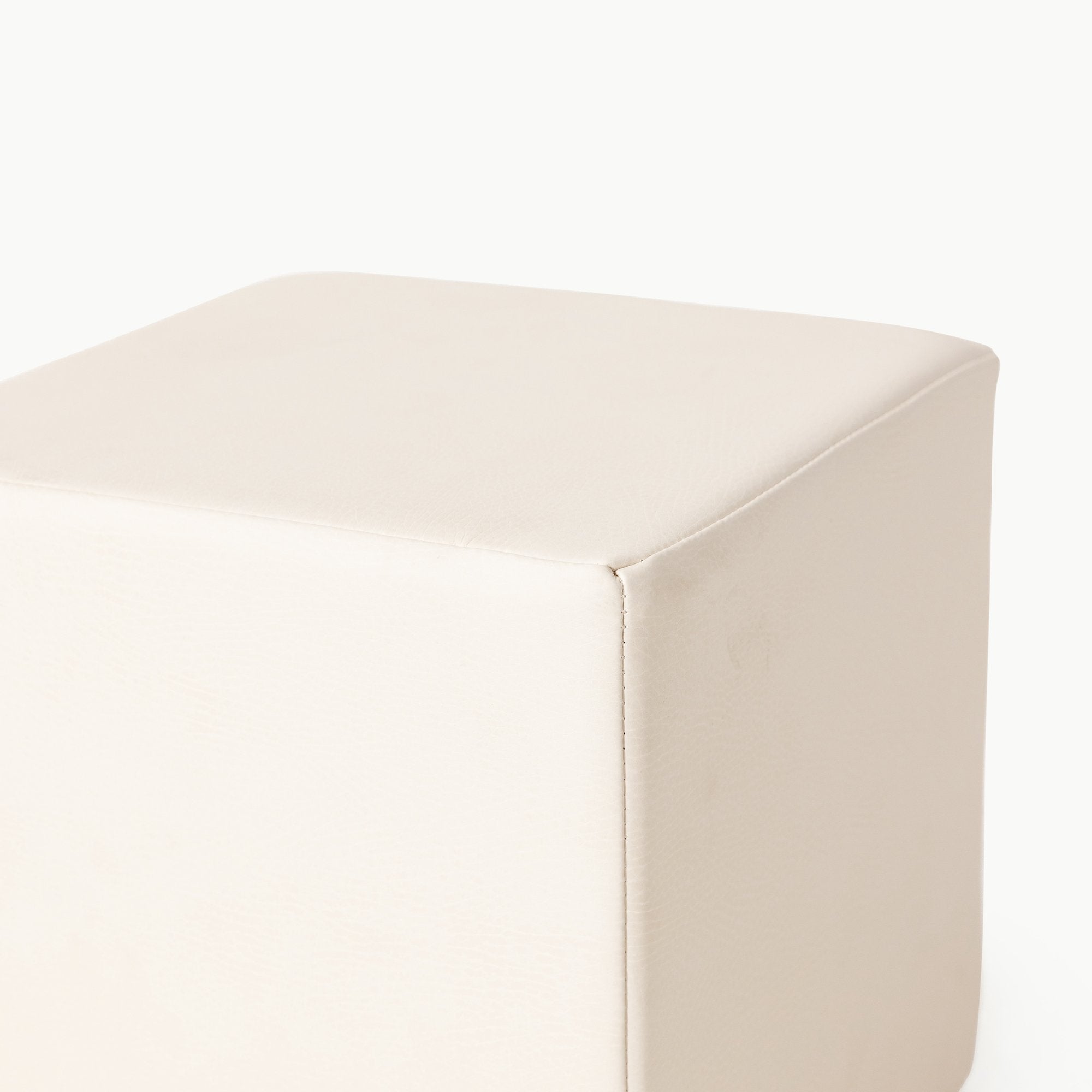 Camel • Ivory@Detail shot of seam on Camel Cubes