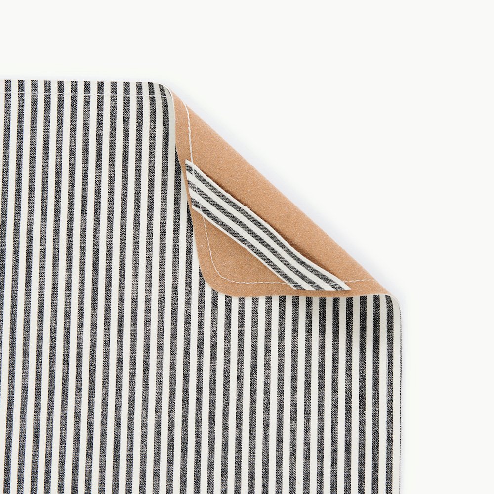 Stone Stripe (on sale) / Square@Hanging tab detail on the Stone Stripe Midi Mat