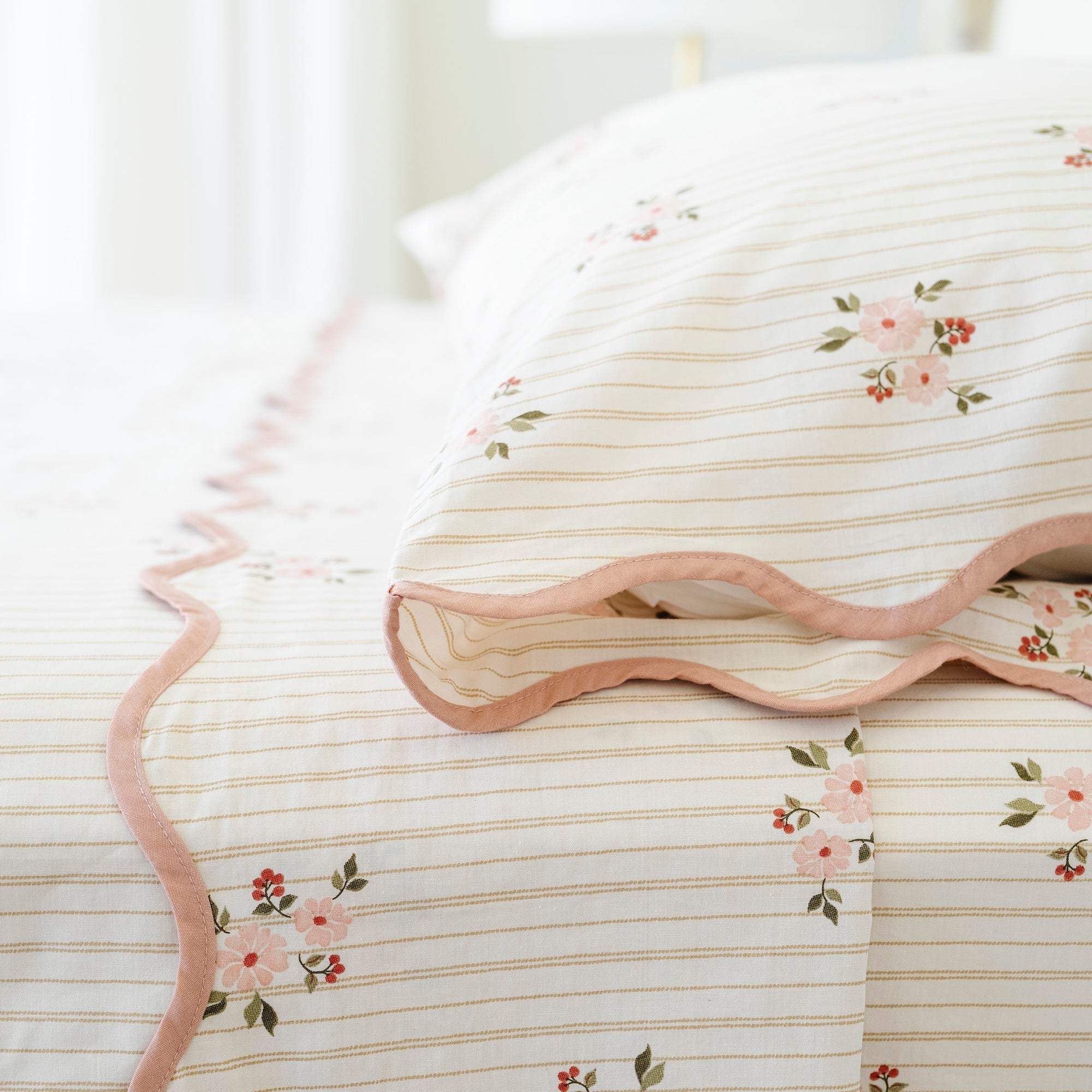Briar Floral@Kids cotton sheet set with playful illustrations