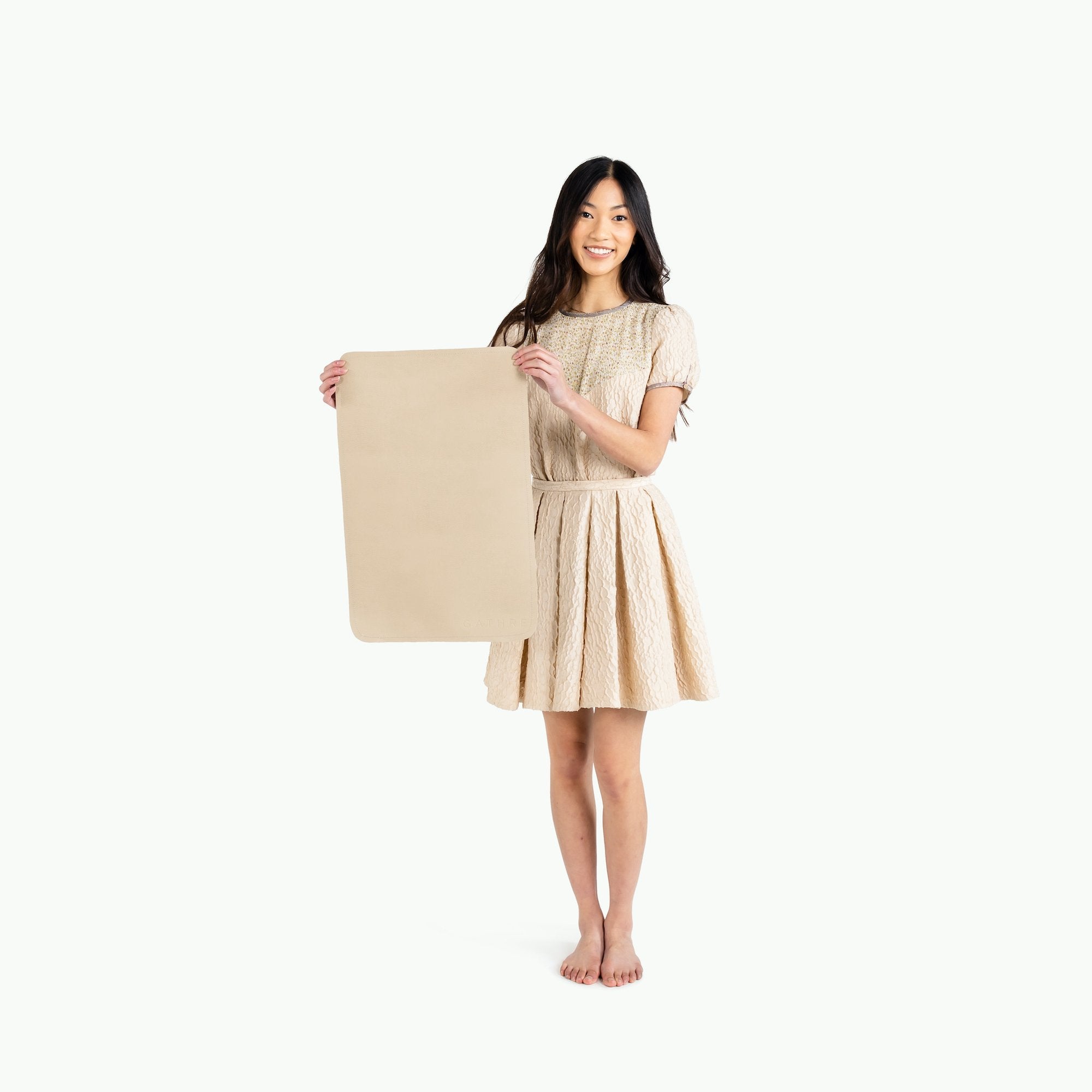 Millet / Baby Changing Mat@ Micro (Color) woman holding the millet micro mat