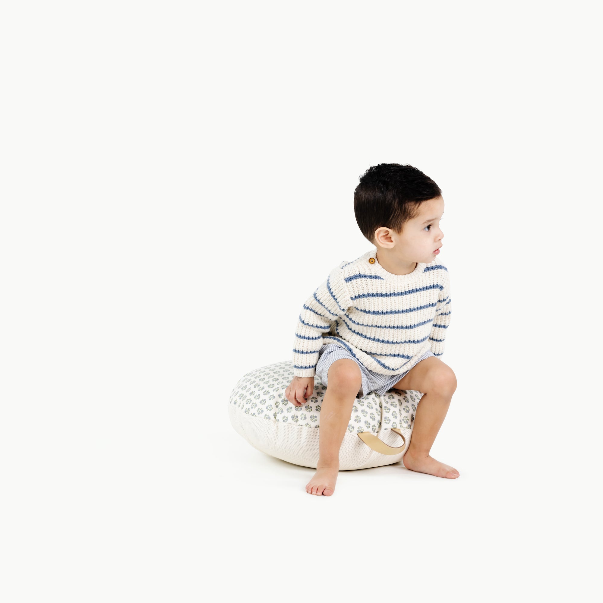 Meadow / Circle@kid sitting on the meadow mini circle floor cushion