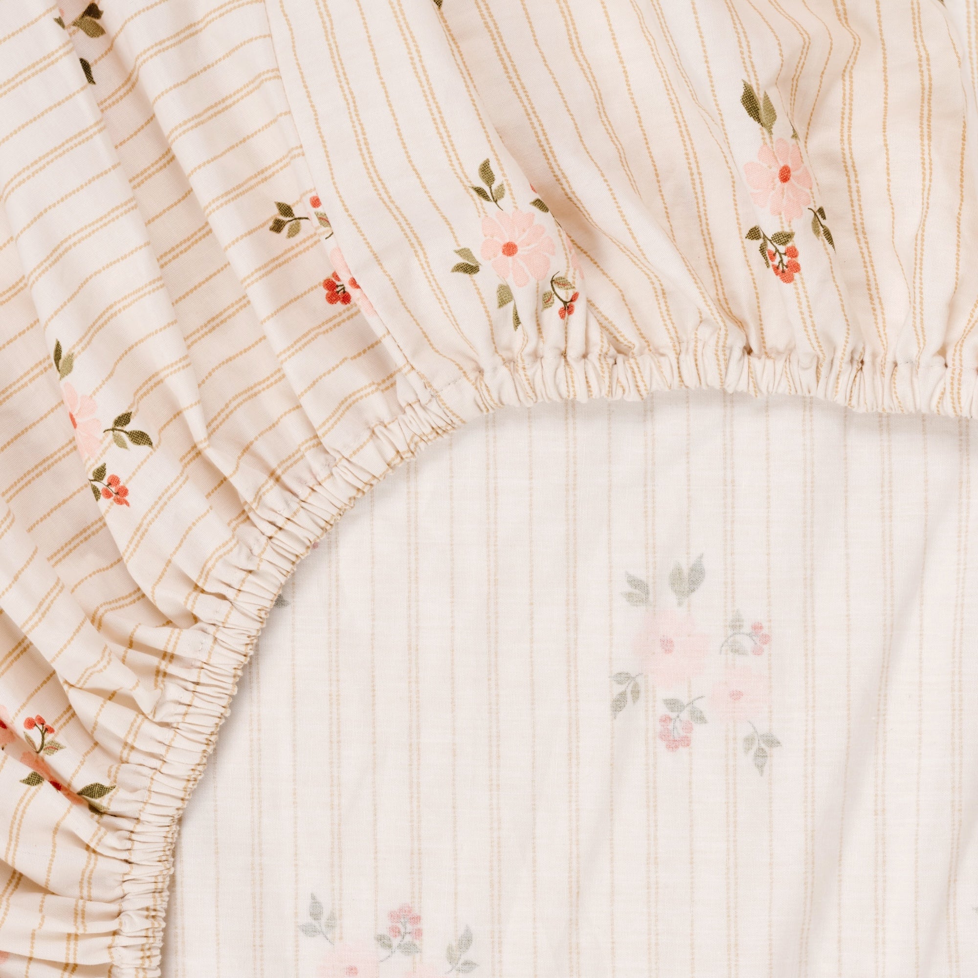 Briar Floral@Kids cotton fitted sheet with playful printed design