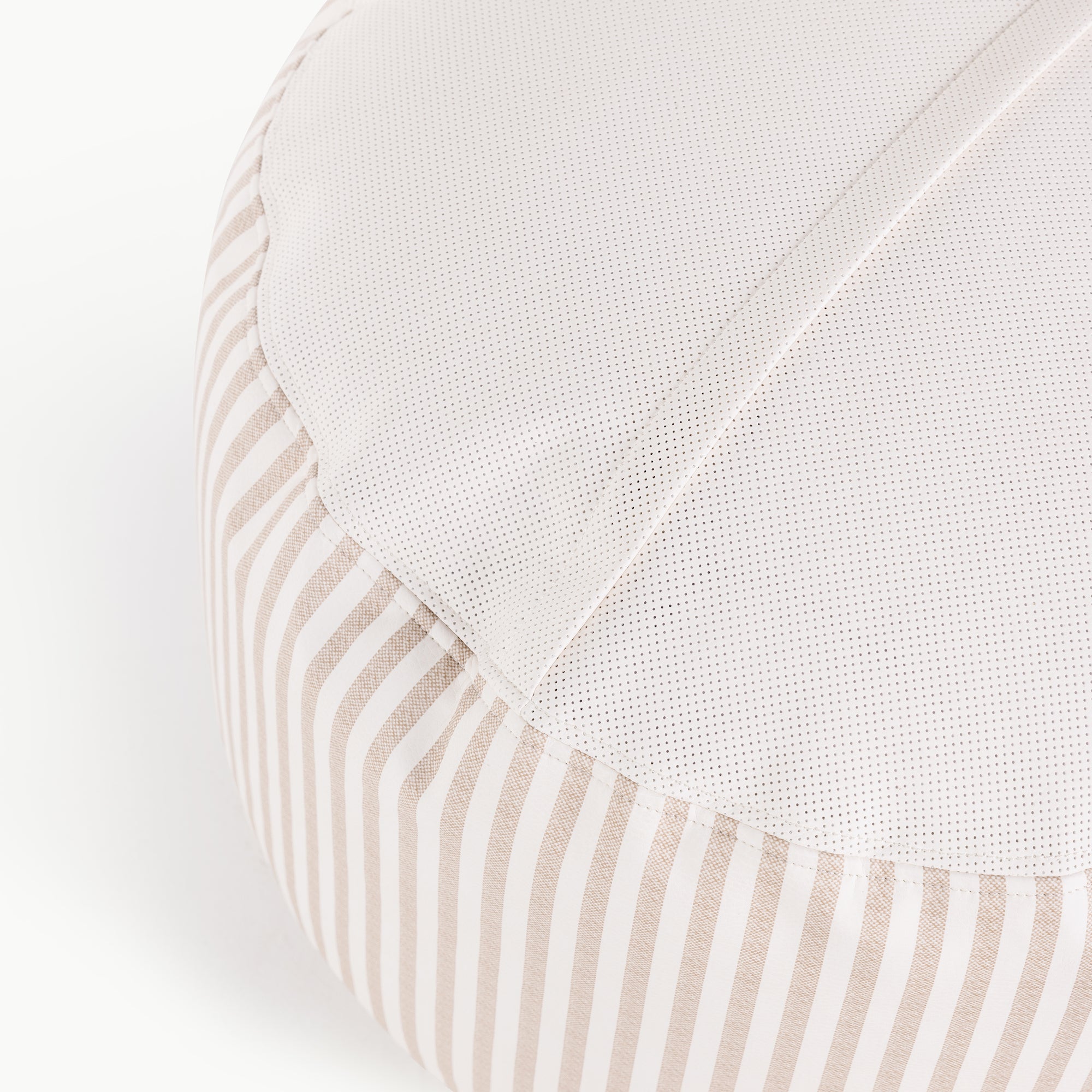Cafe Stripe@bottom of the cafe stripe circle pouf
