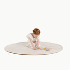 Cafe Stripe / Circle@little kid playing on the cafe stripe midi circle mat
