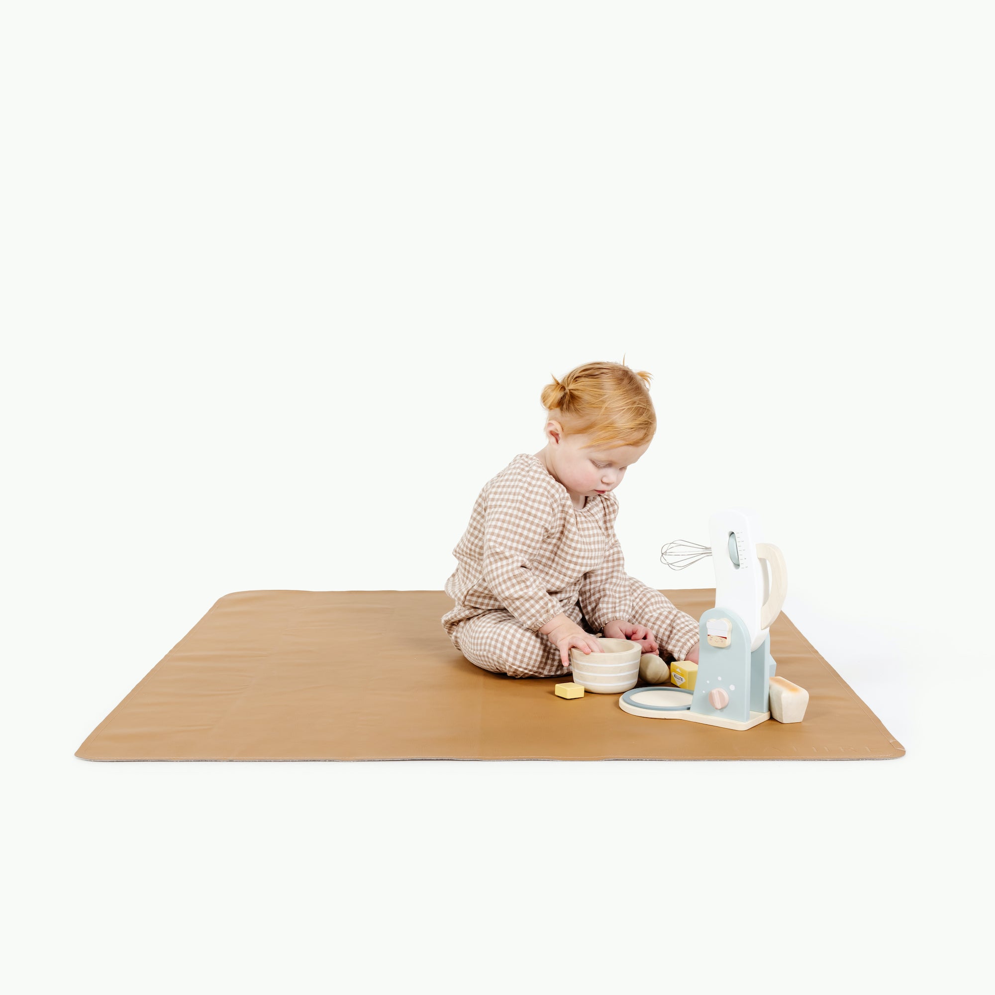Camel@kid sitting on the Camel Mini Mat