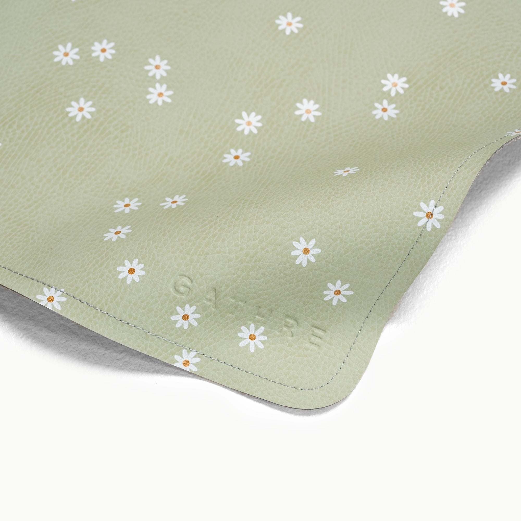 Flora (on sale)@mat deboss detail