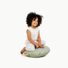 Flora (on sale) / Circle@little girl sitting on a mini cushion