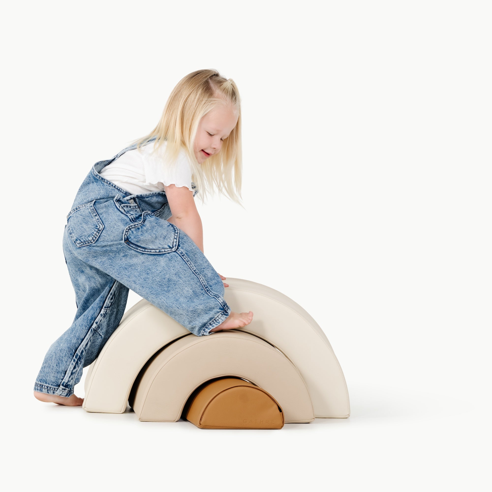 Ivory • Millet • Camel@kid playing on the mini arc playset