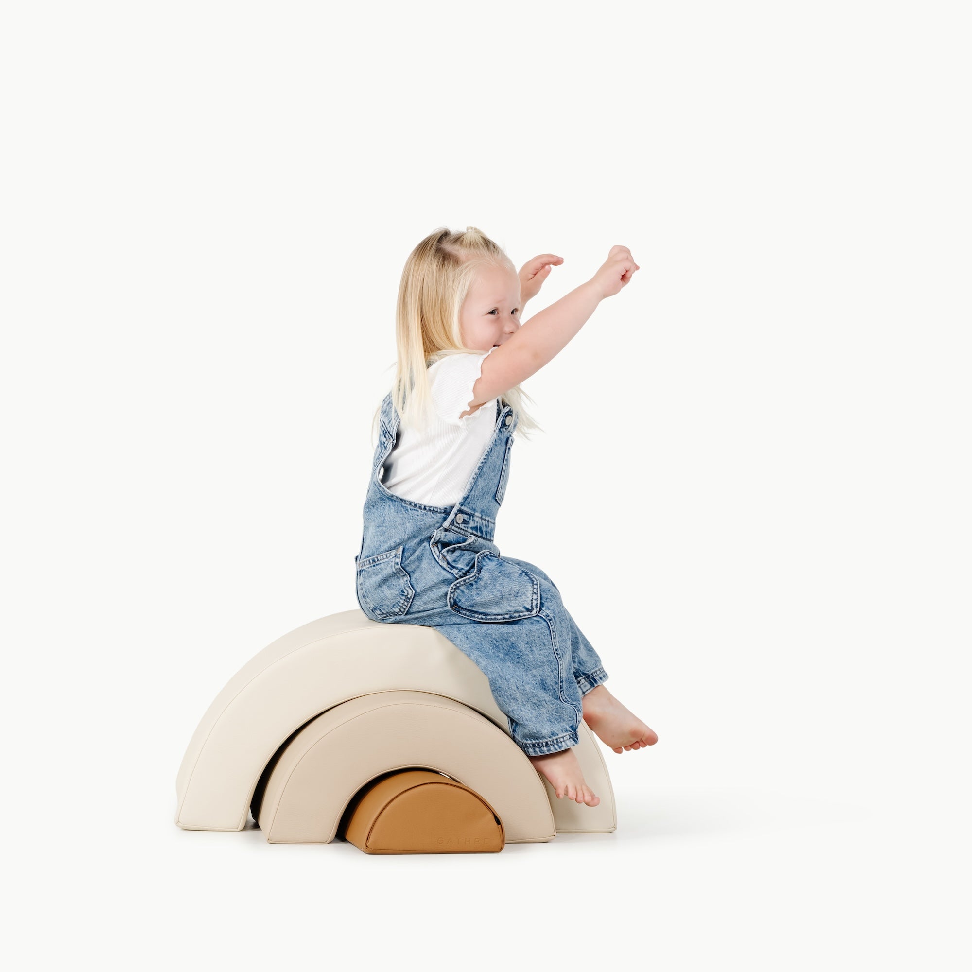 Ivory • Millet • Camel@kid playing on the mini arc playset