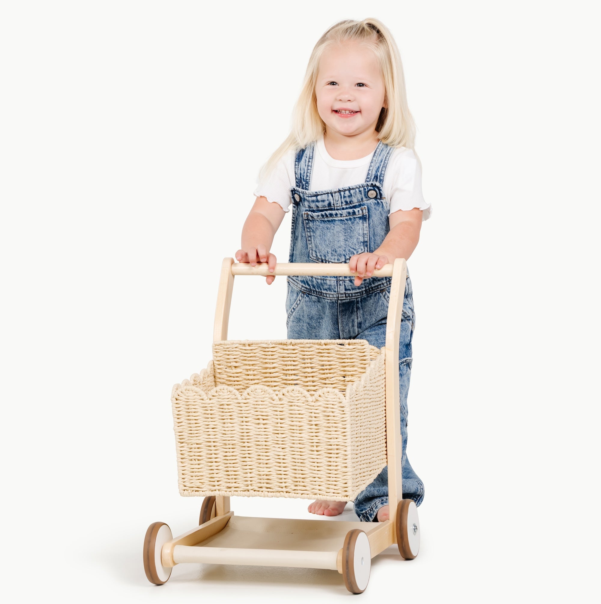 kid playing with the shopping trolley