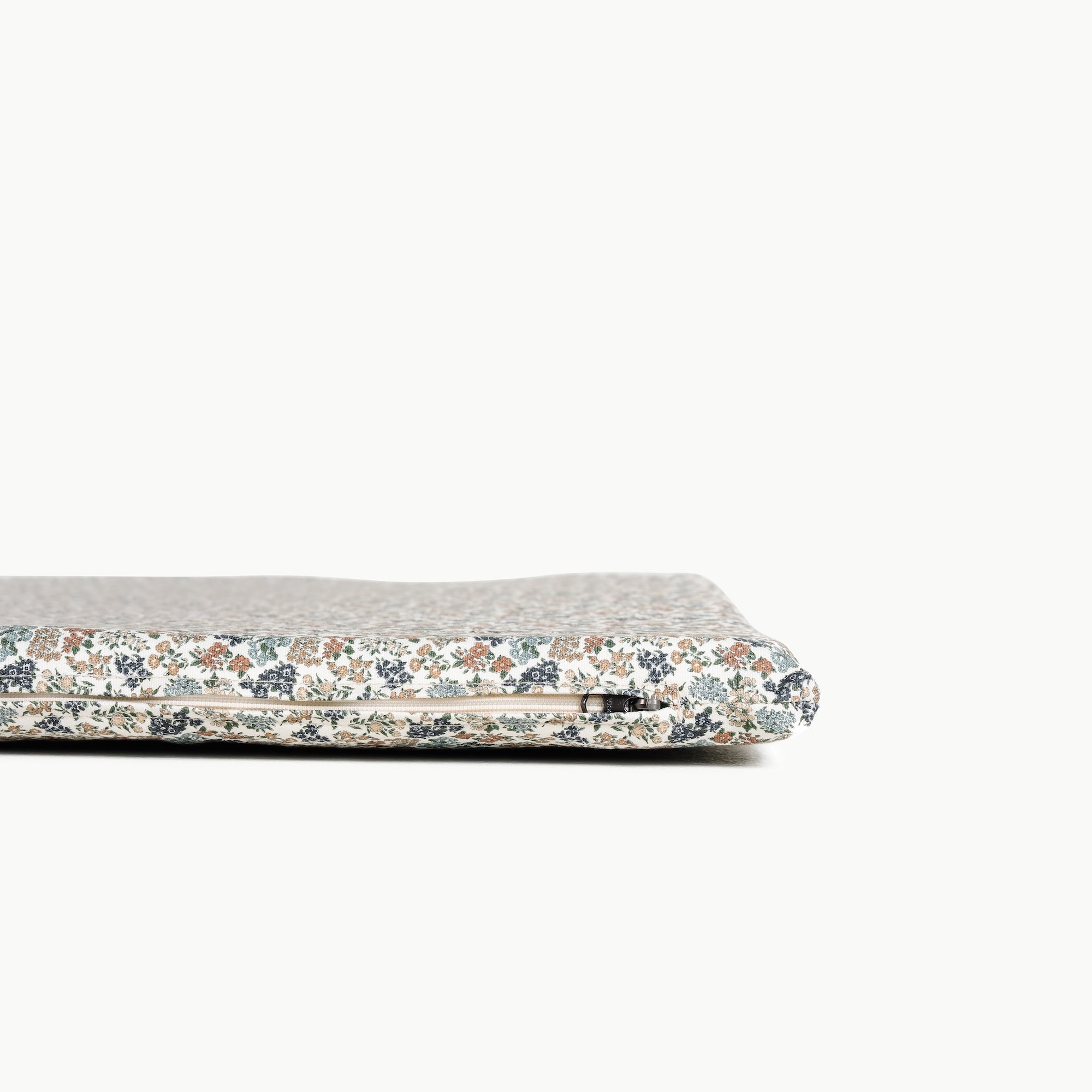Joanna Bloom (on sale) / Square@padded mini zipper detail