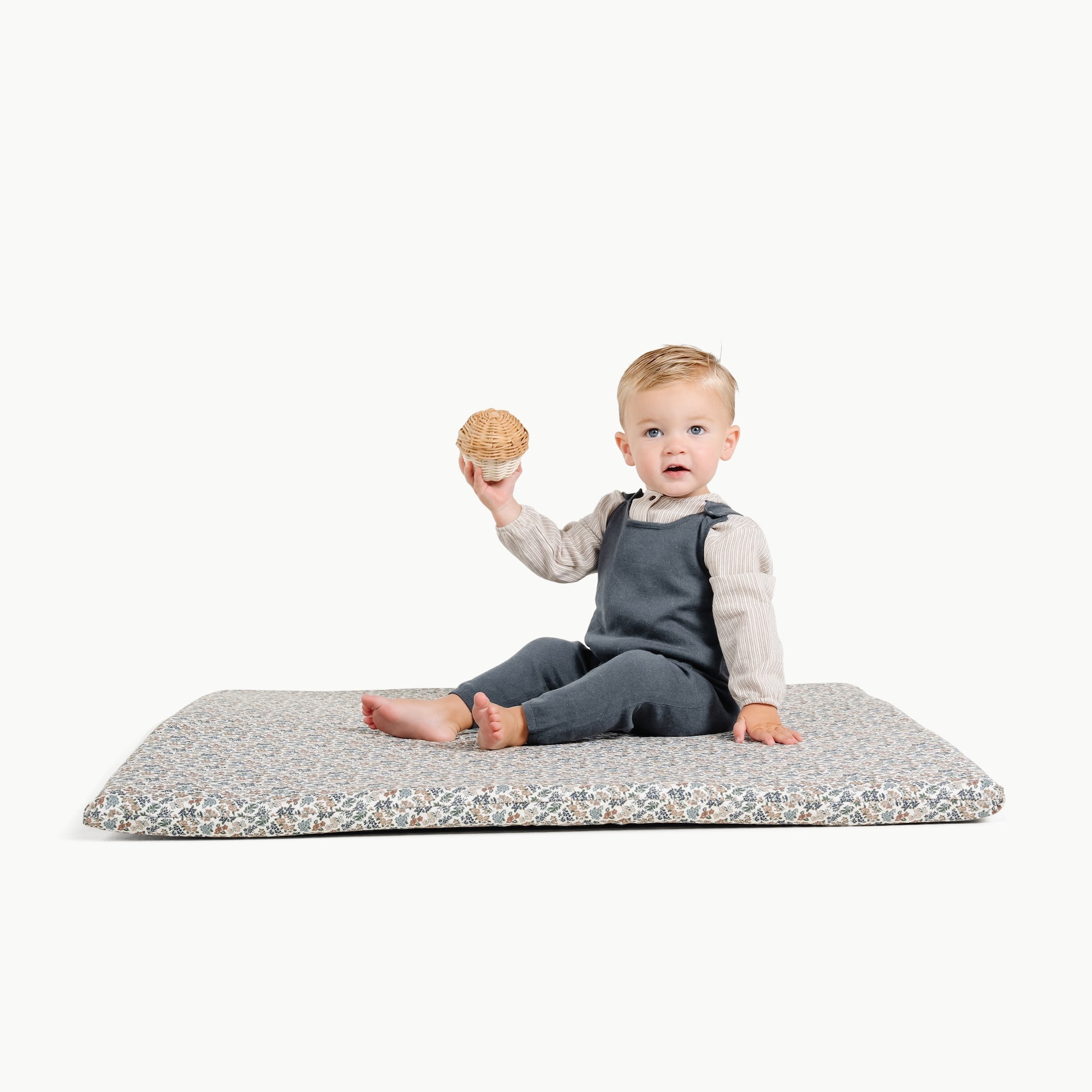 Joanna Bloom (on sale) / Square@little boy playing on padded mini