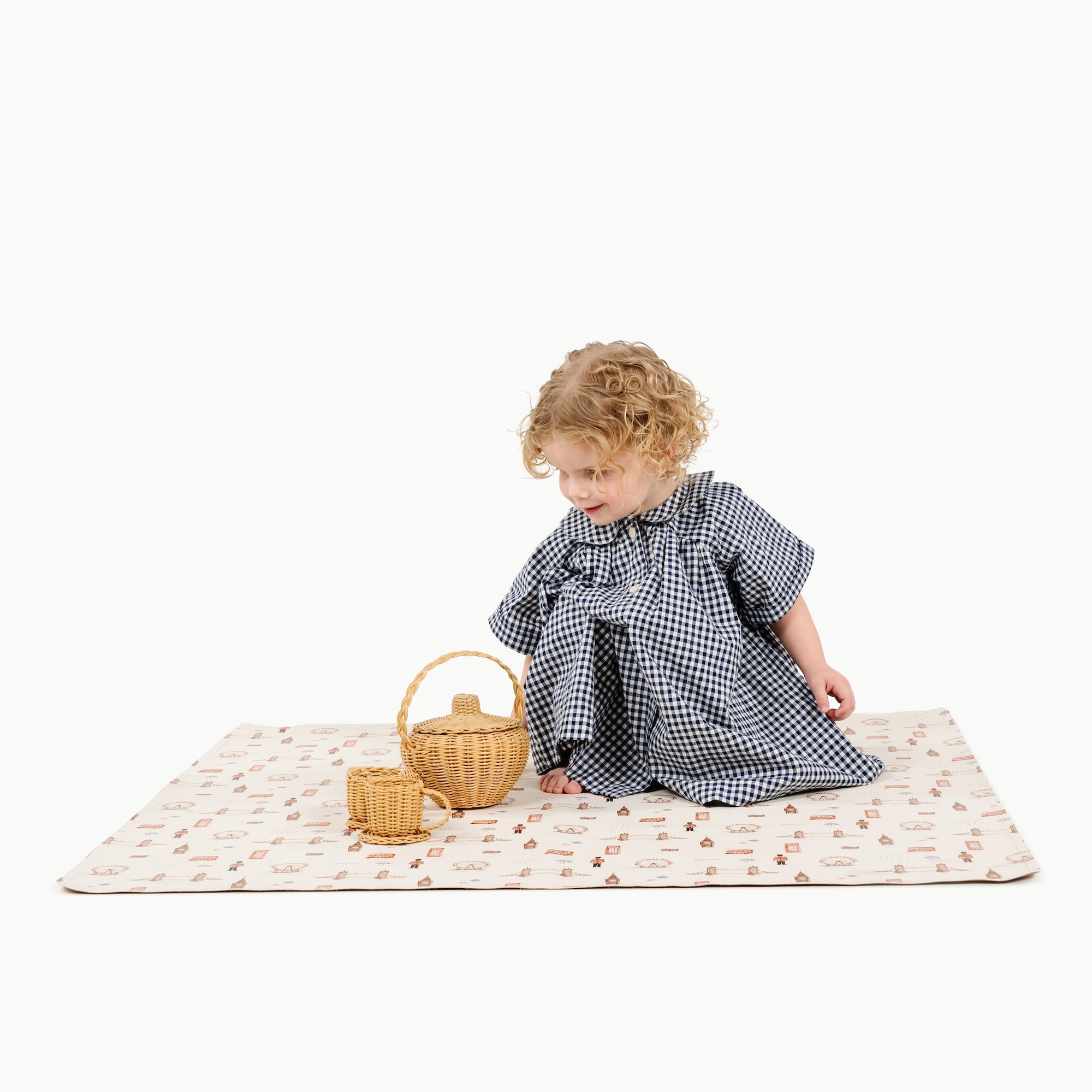 London (on sale)@kid playing on the london mini mat