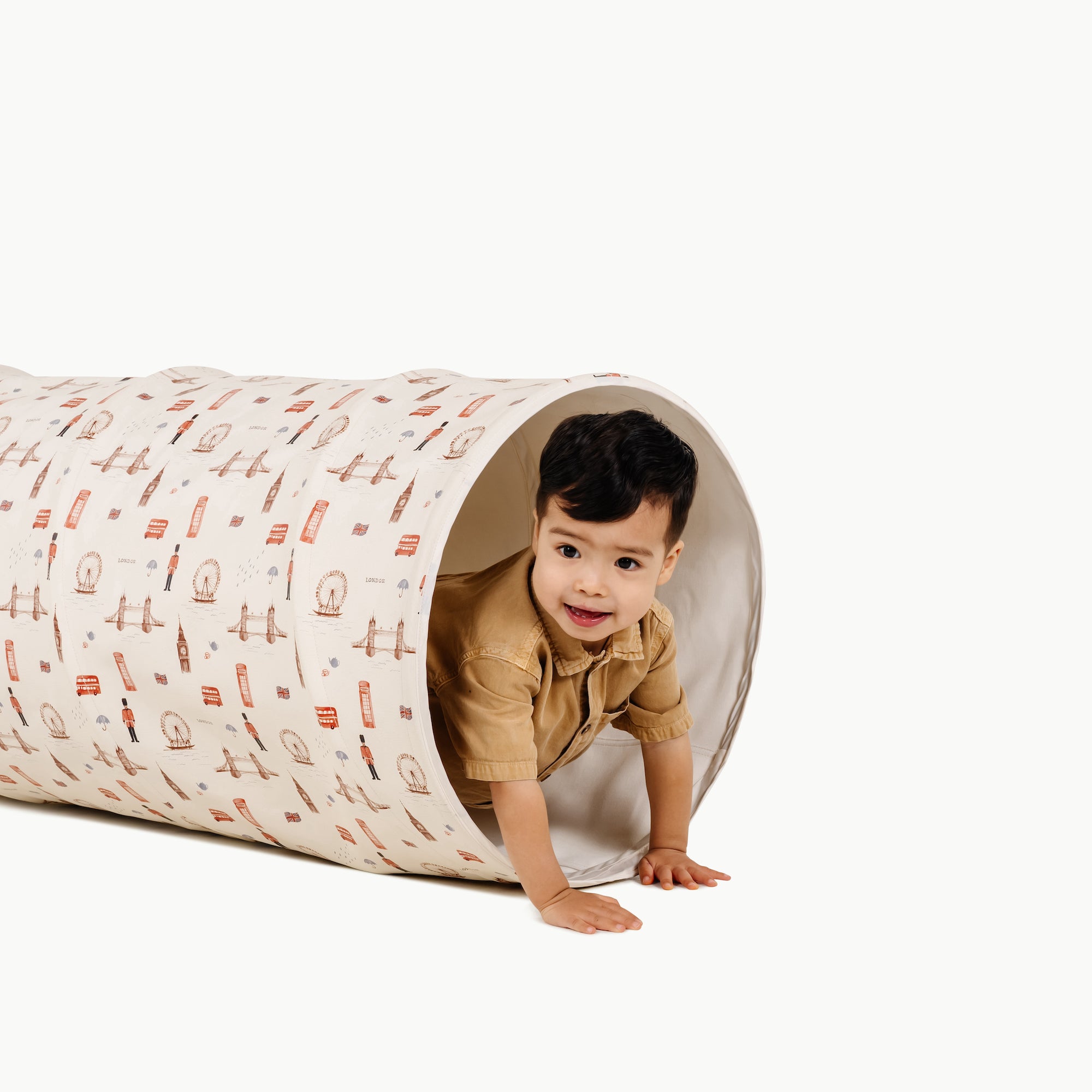 London (on sale)@kids playing with the london tunnel