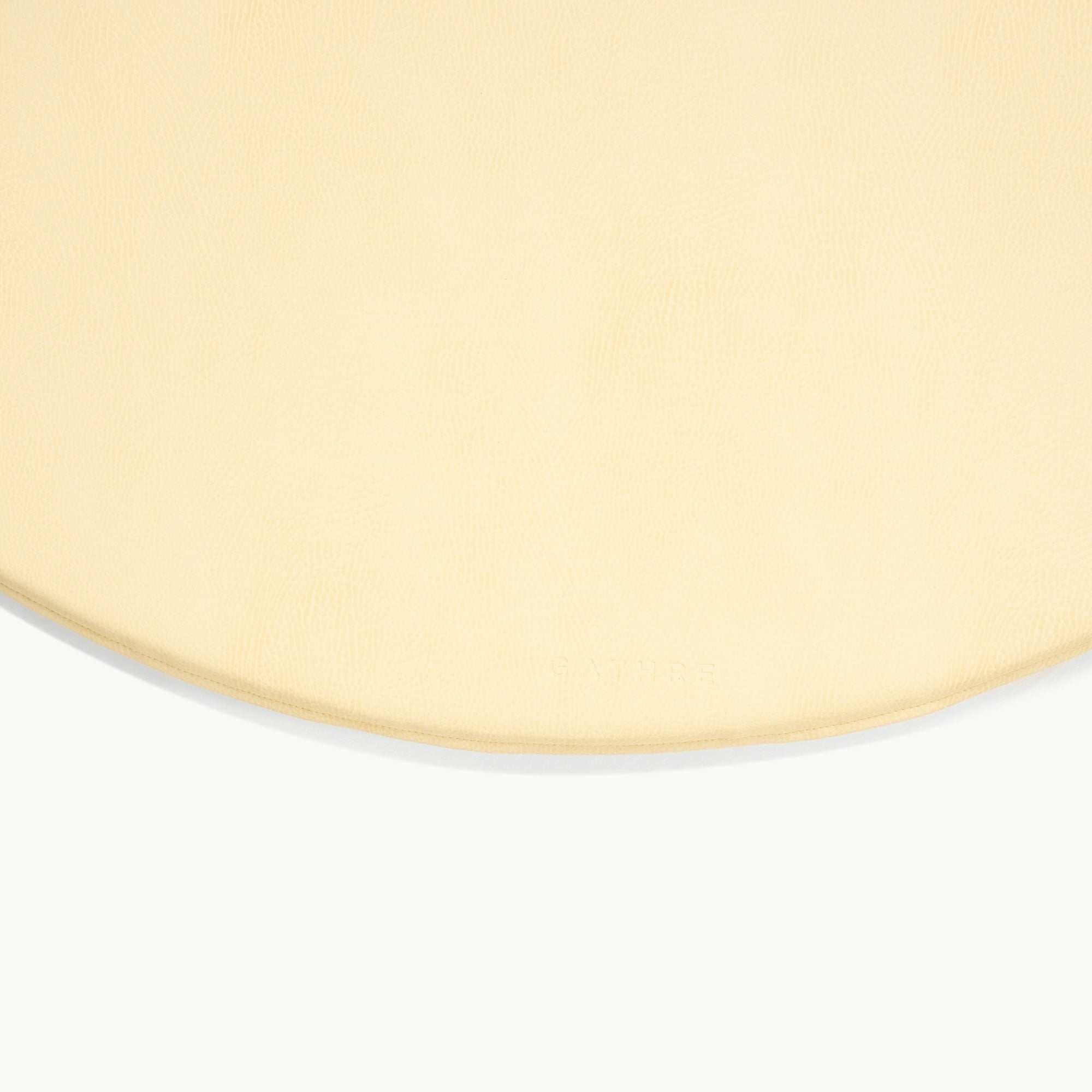 Mellow (on sale) / Circle@deboss detail on padded circle