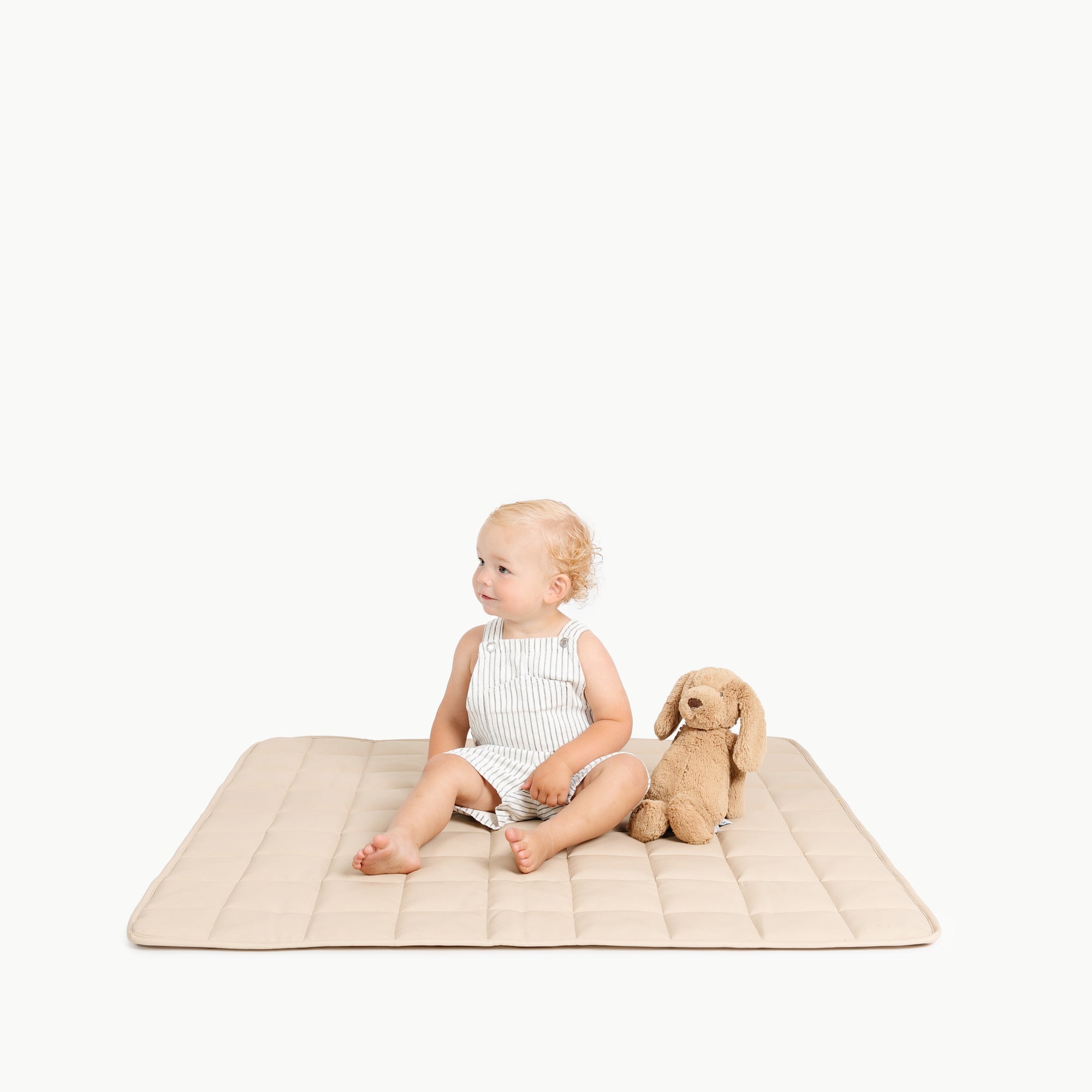 Millet / Square@Kid sitting on the Millet Mini Square Quilted Mat 