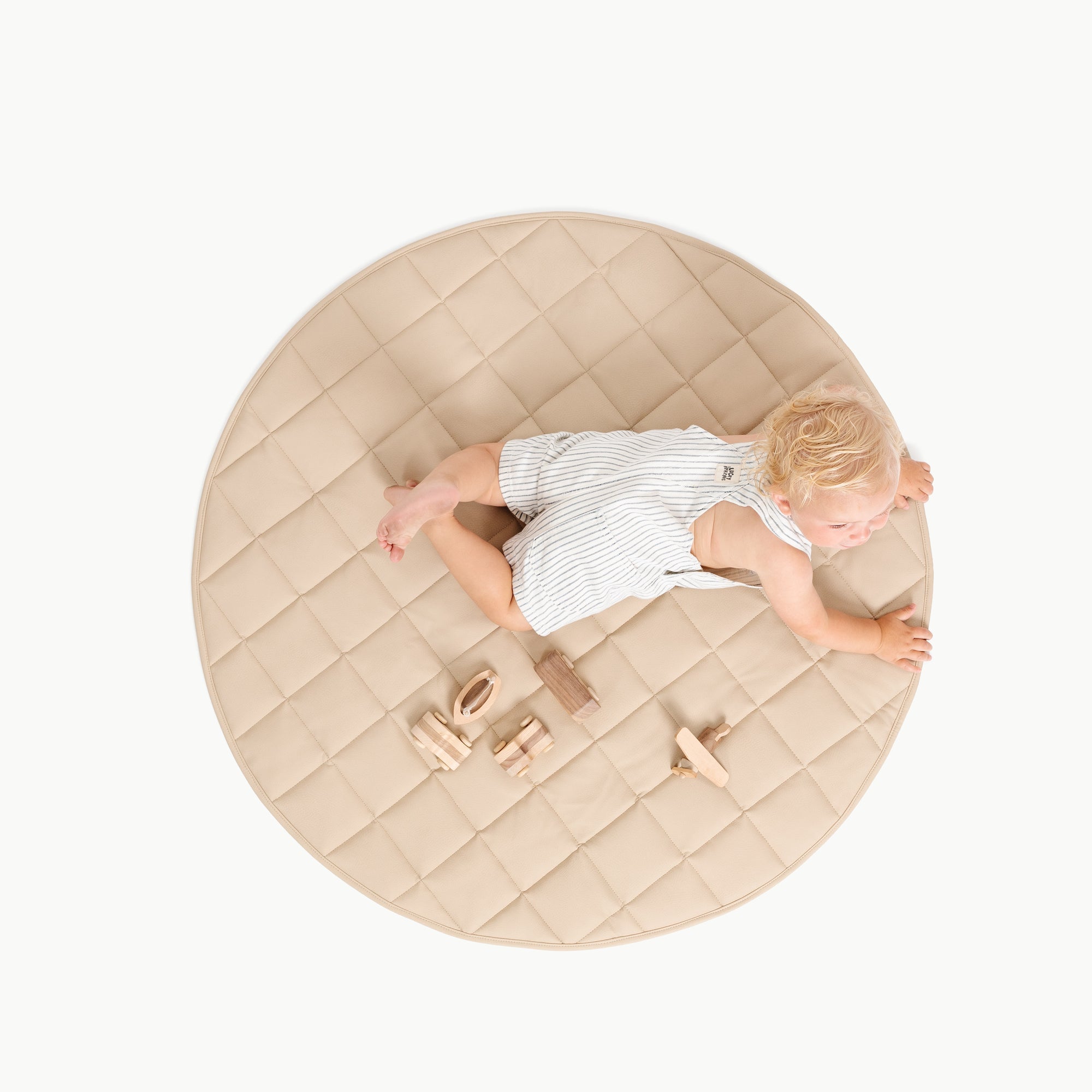 Millet / Circle@Kid sitting on the Millet Mini Circle Quilted Mat 