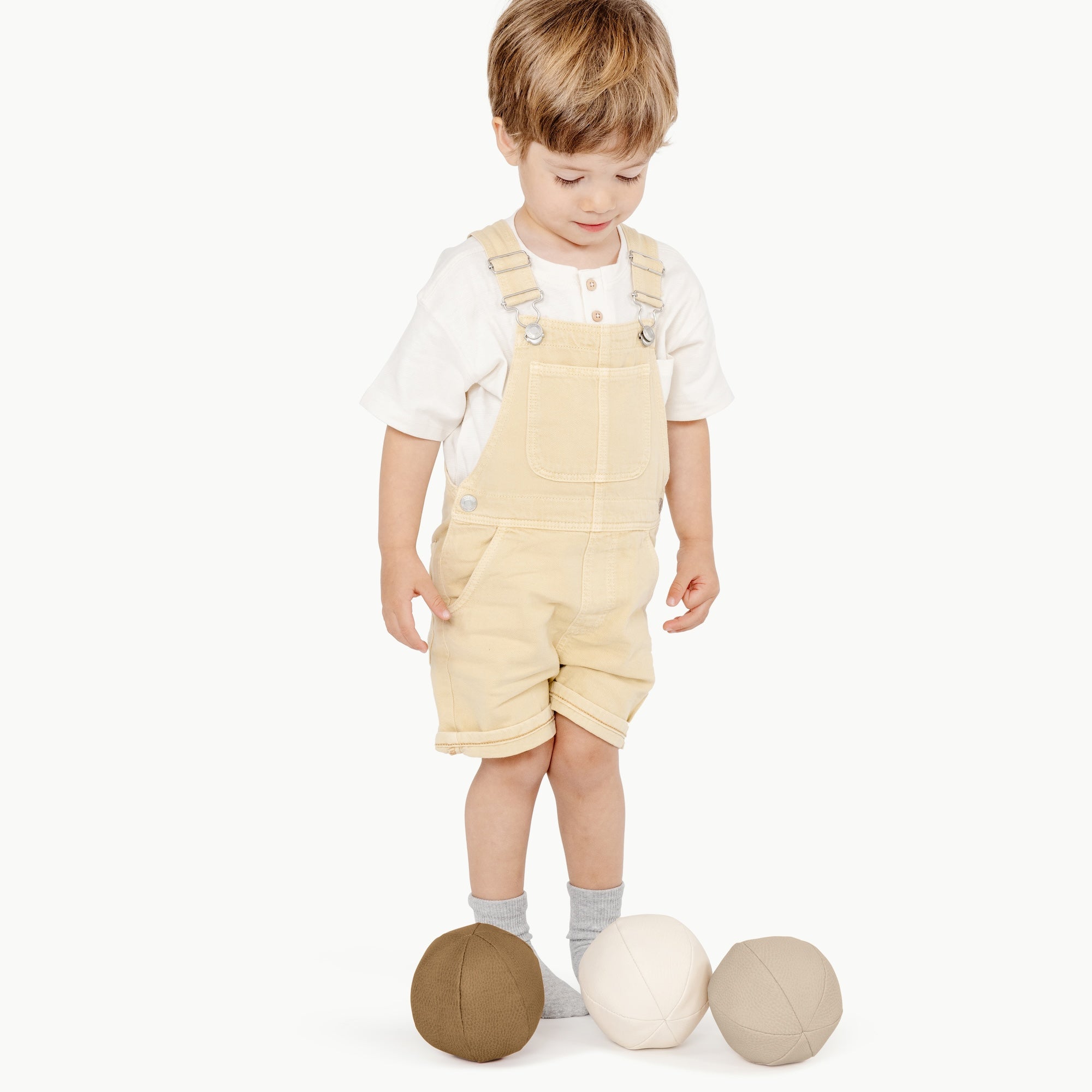 Ivory • Millet • Camel@little boy playing