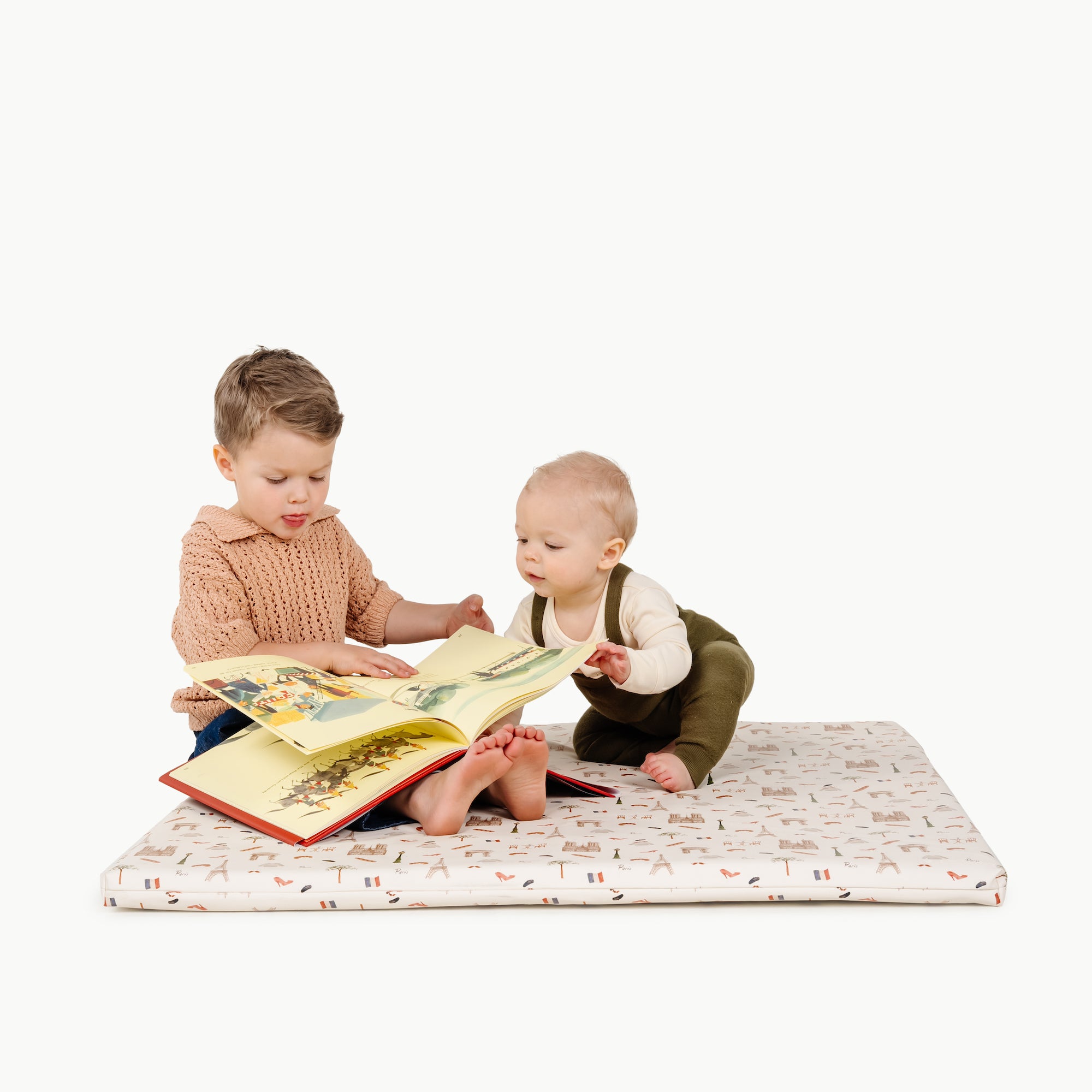 Paris (on sale) / Square@kids playing on the paris padded square mat