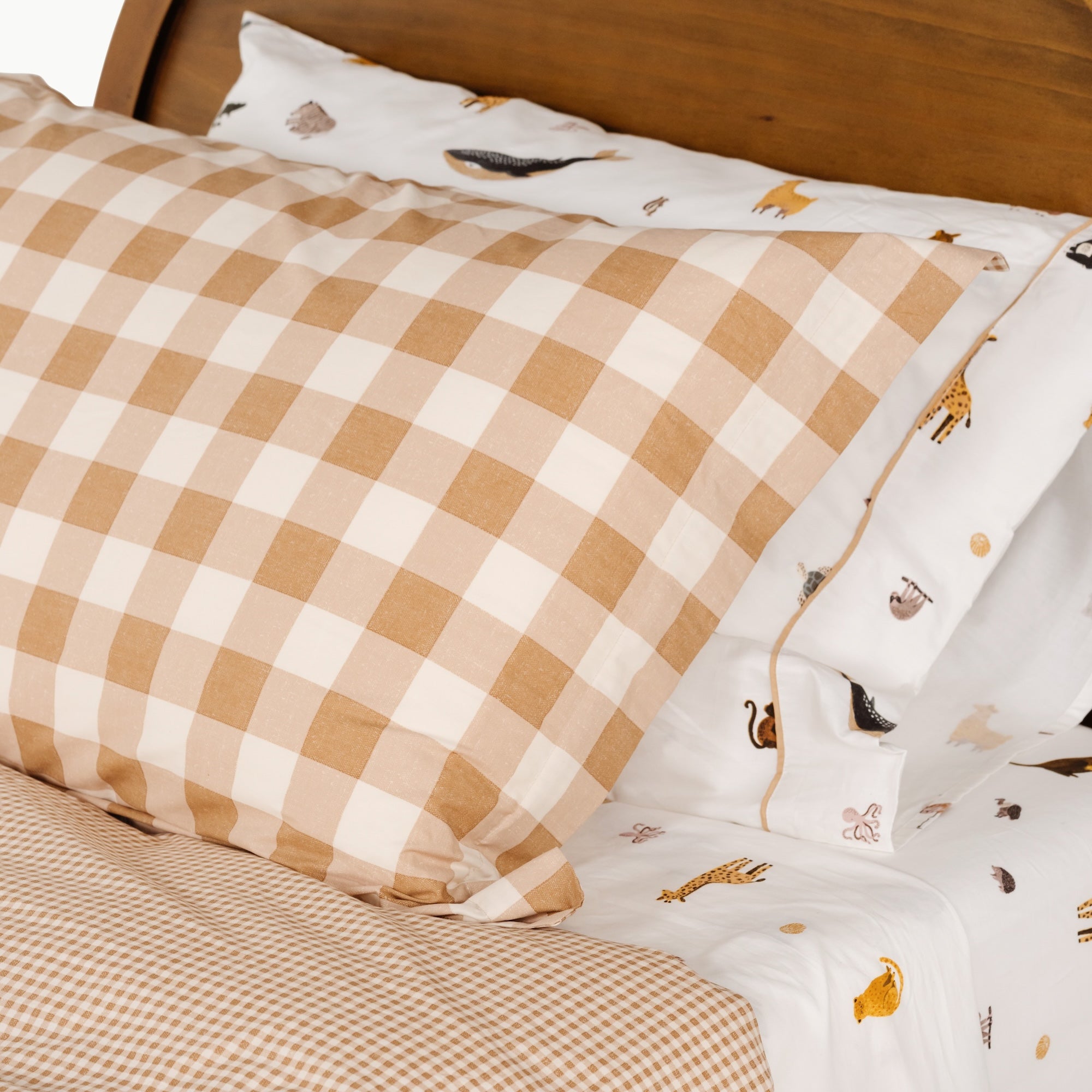 Tan Gingham@Child bedroom with playful printed duvet cover set