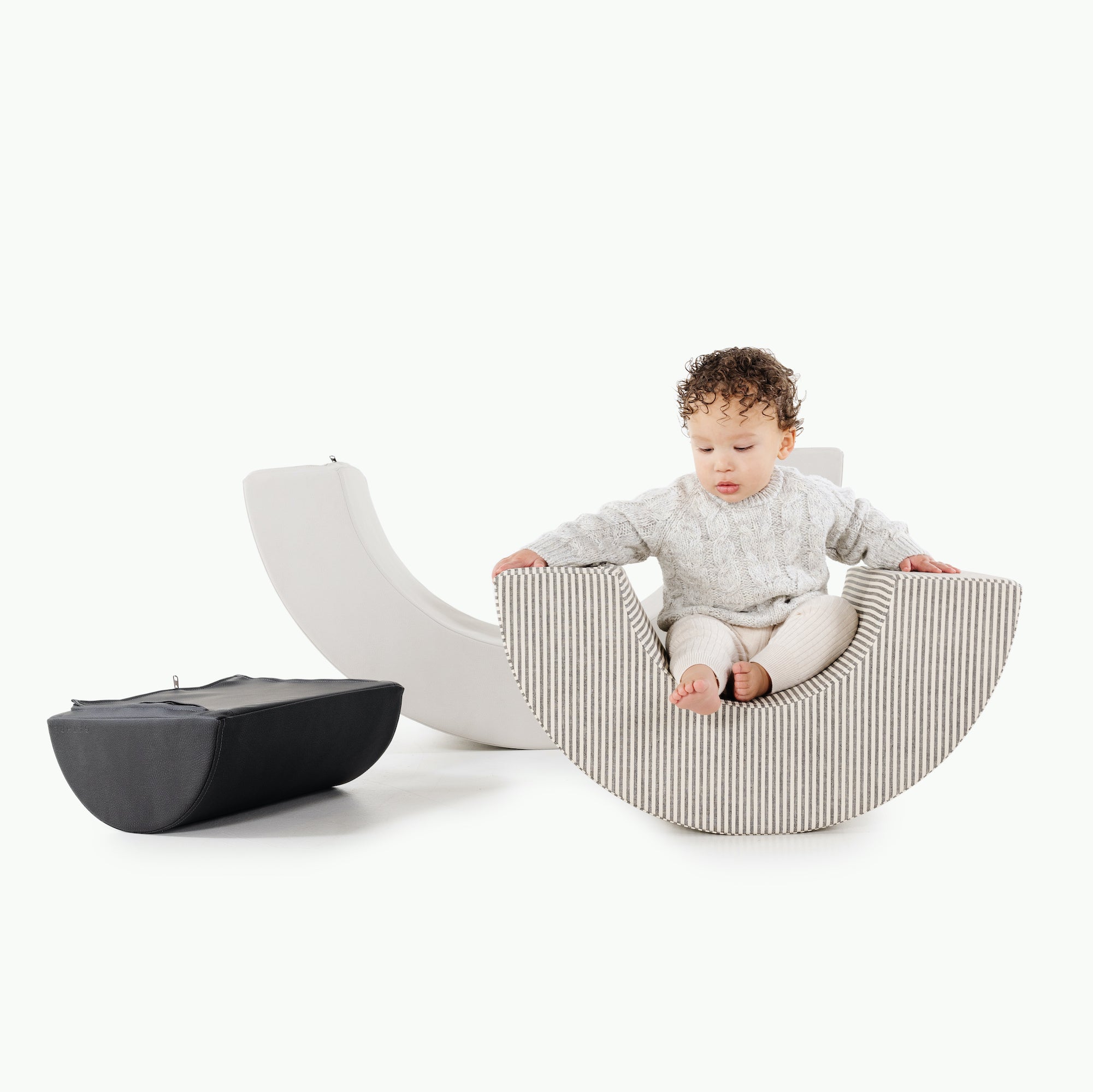 Gull • Stone Stripe • Raven (on sale)@Kid playing on Stone Stripe Arc Playset