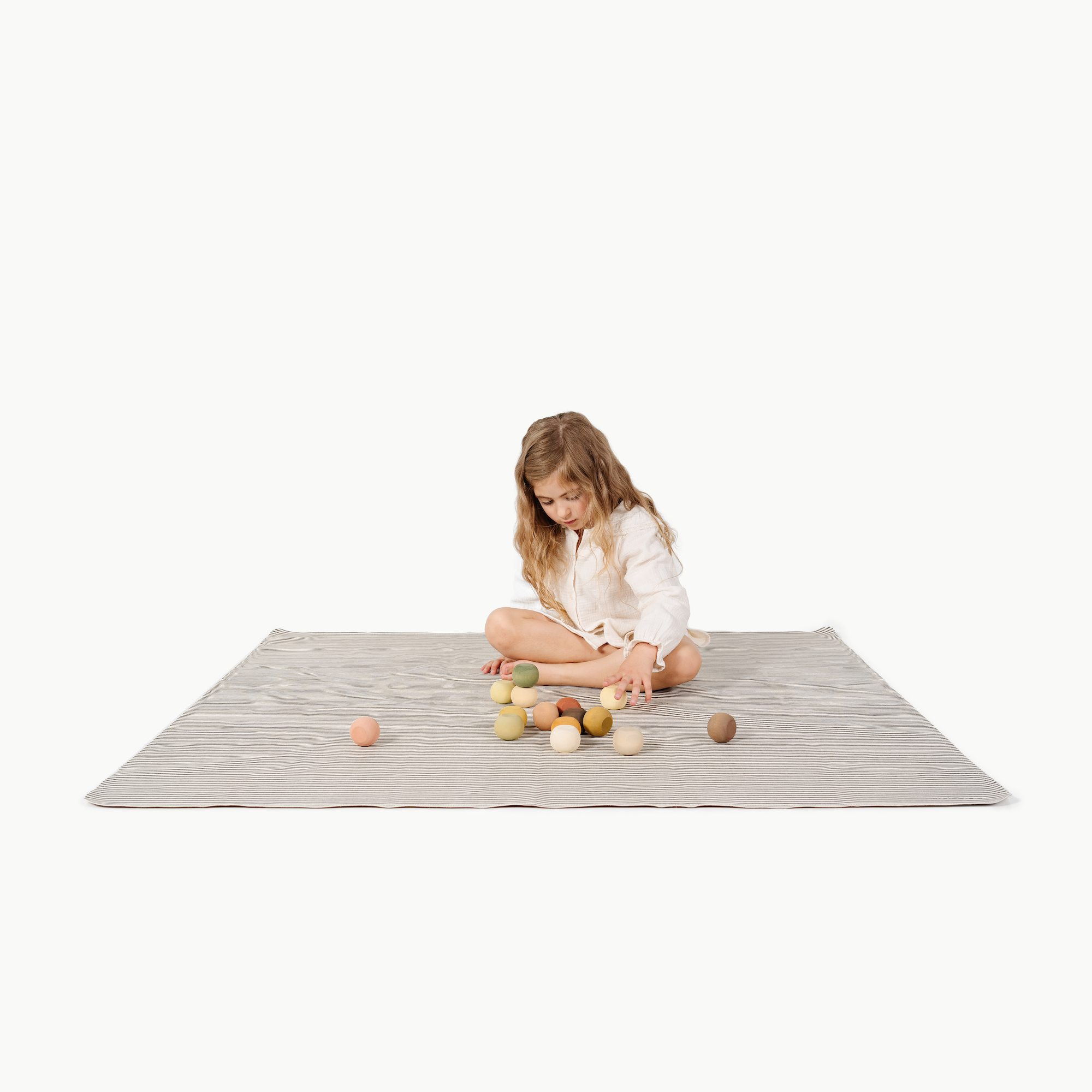 Stone Stripe (on sale) / Square@little girl playing on mat