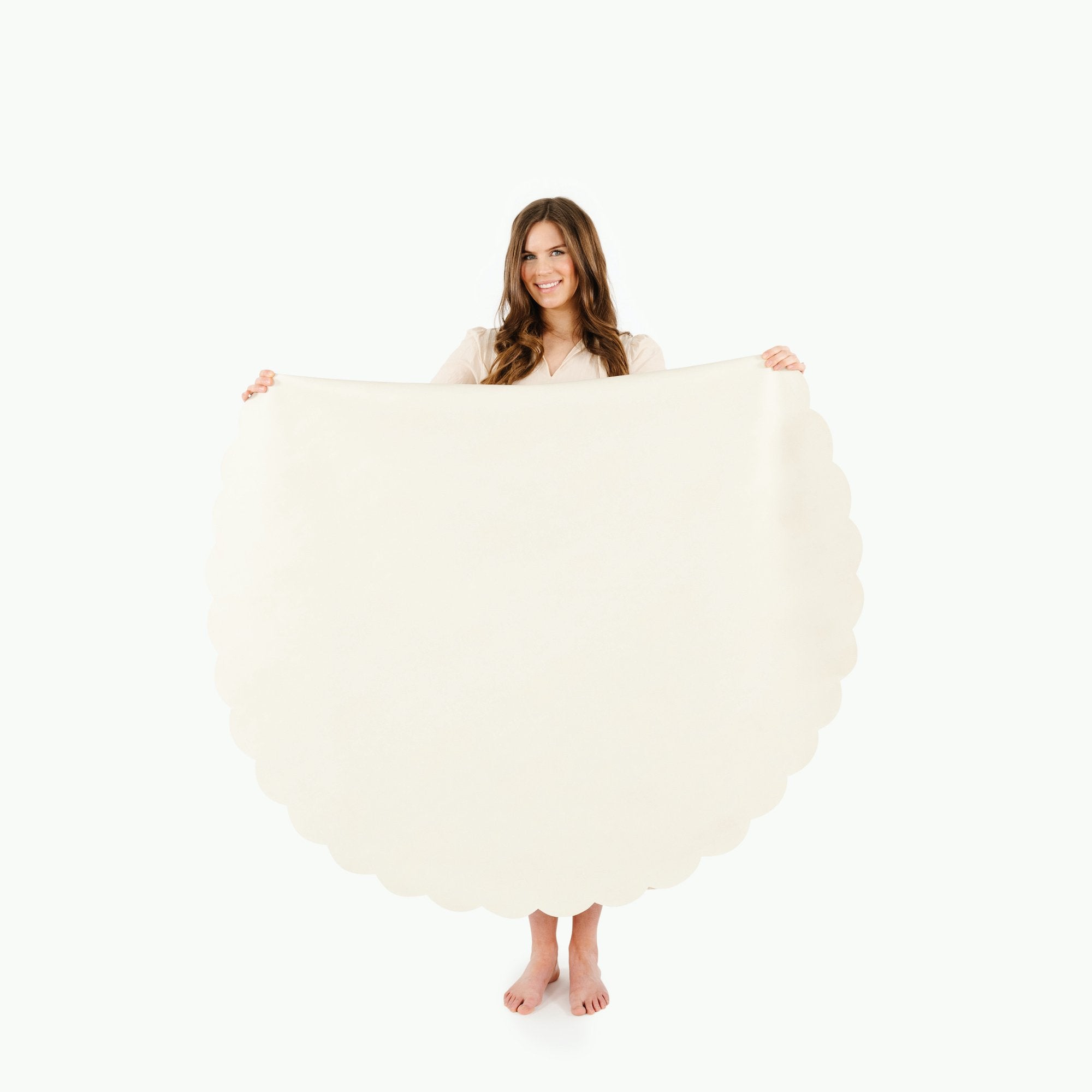 Ivory Scallop / Circle@Woman holding the Ivory Scallop Circle Midi Mat