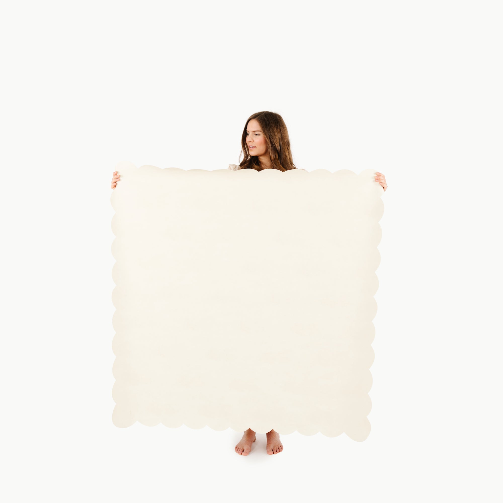 Blanc Scallop (on sale) / Square@woman holding the blanc scallop midi mat 