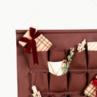 Bordeaux (on sale)@hanging dowel detail image