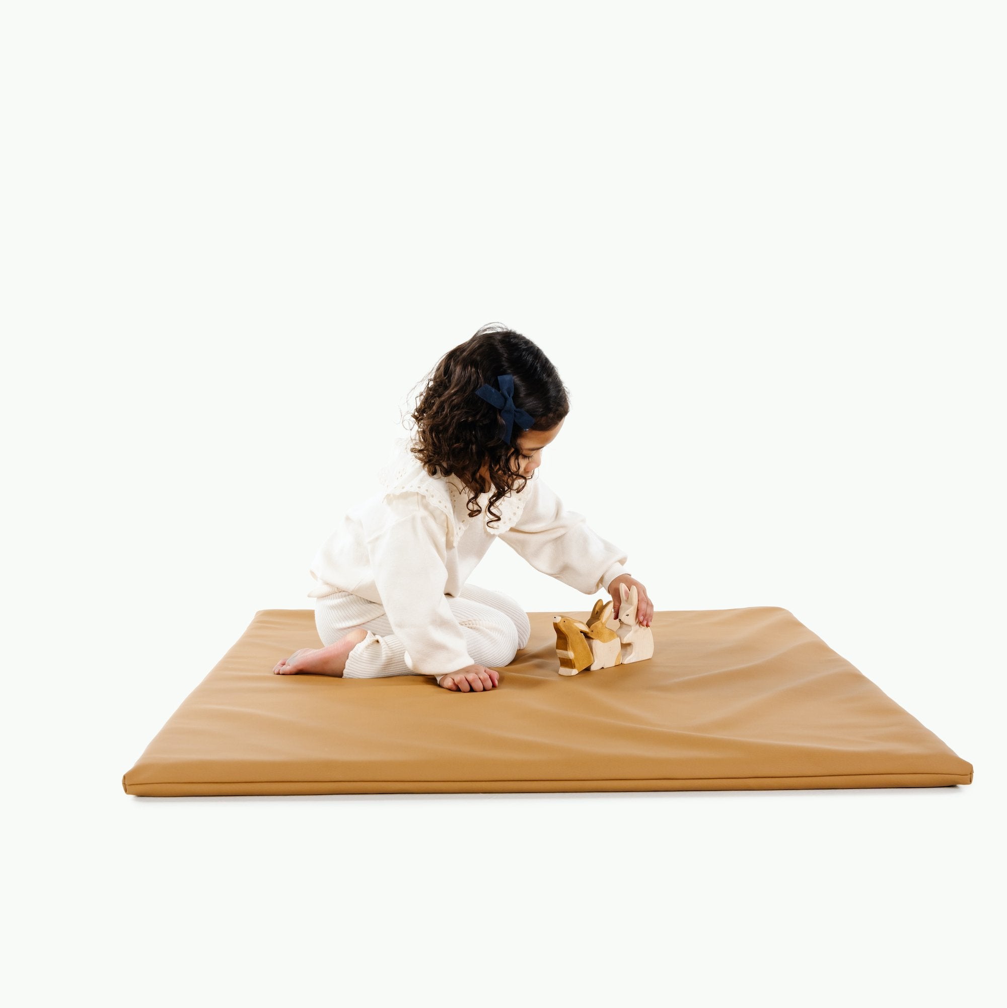Camel (on sale) / Square@Girl playing on Camel Padded Mini Square