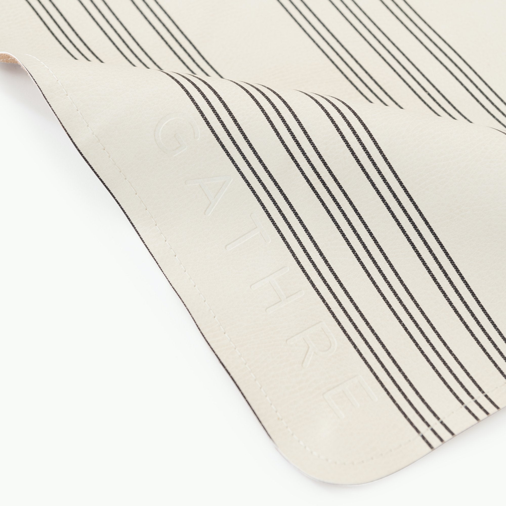 Pencil Stripe (on sale)@Gathre deboss on the Pencil Stripe Midi+ Mat