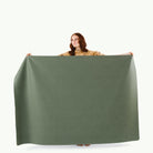 Thyme (on sale)@Woman holding the Thyme Midi+ Mat