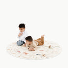 Commons / Circle@Kid sitting on the Commons Midi Circle