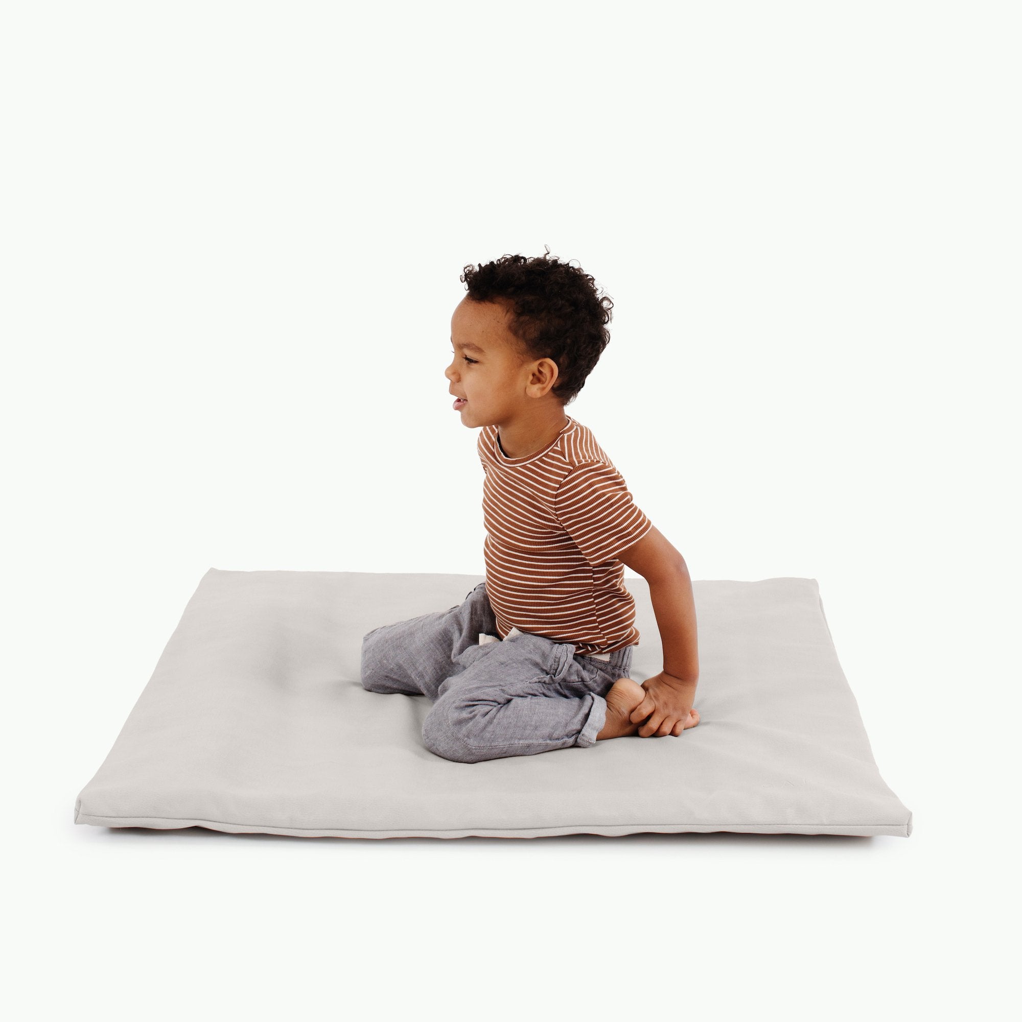 Gull / Square@Kid sitting on Gull Square Padded Mini Playmat
