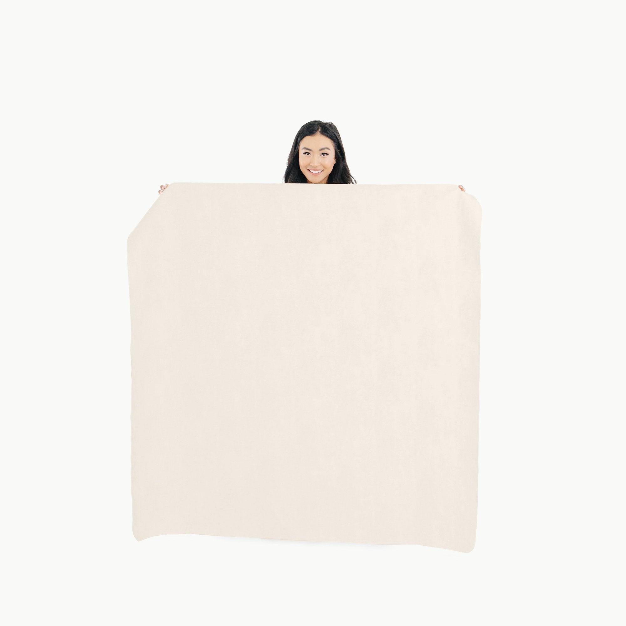 Ivory / Square@Woman holding the Ivory Midi Square Mat