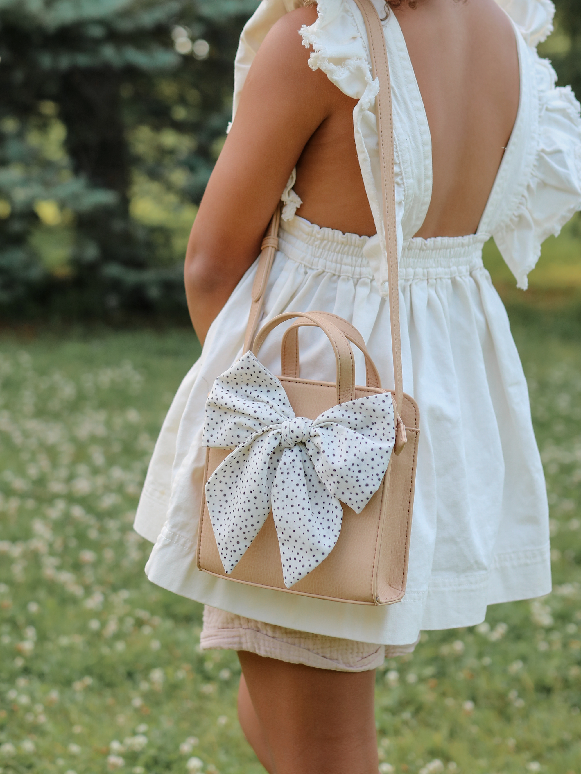 Untanned@Kid carrying the Gathre Children's Purse