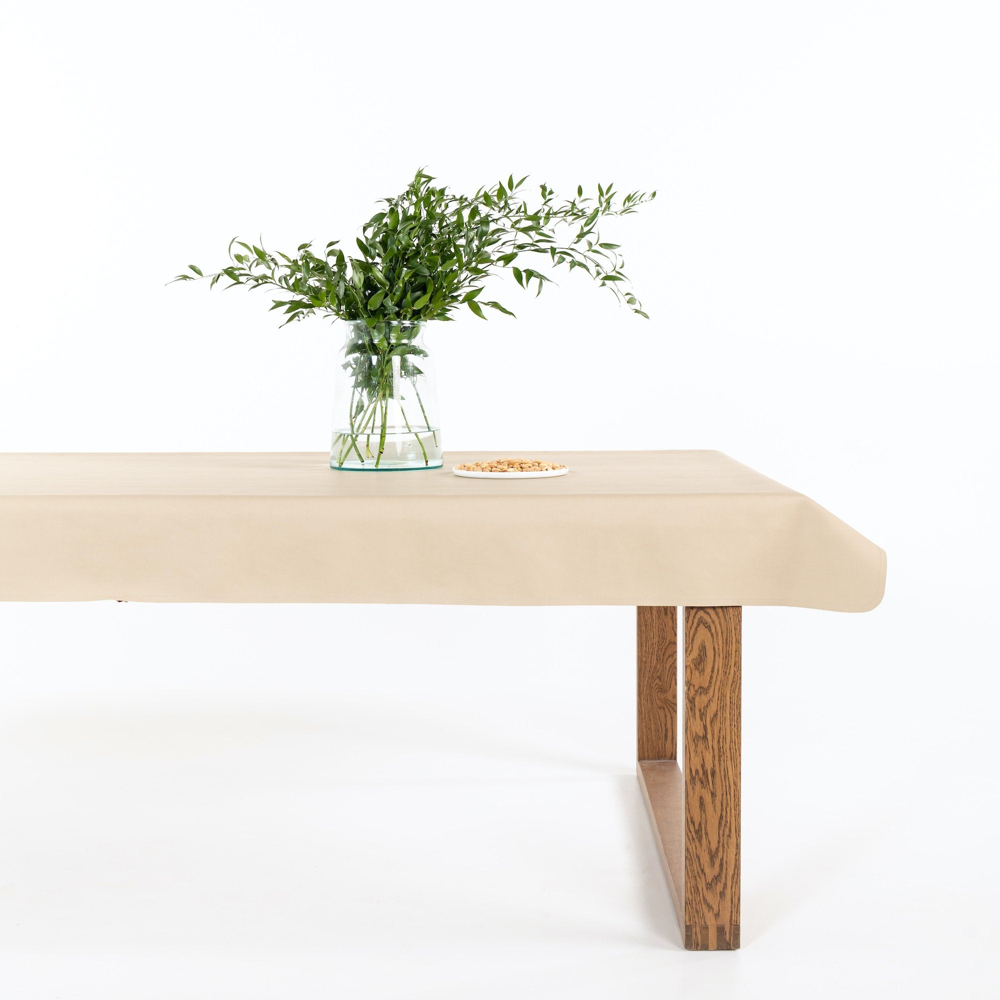 Millet@Millet tablecloth on table