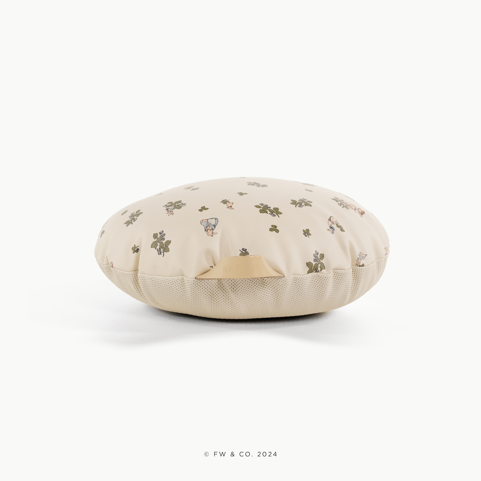 Peter Rabbit™ (on sale) / Circle@handle detail of mini cushion
