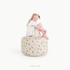 Peter Rabbit™ / Circle@little girl sitting on pouf