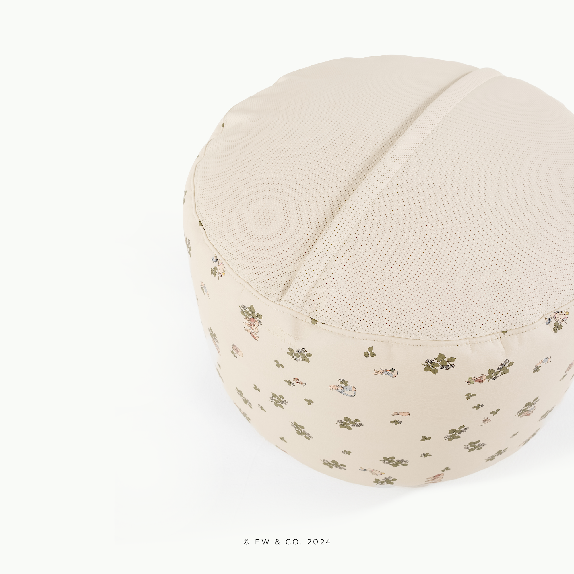 Peter Rabbit™ / Circle@detail shot of zipper on pouf