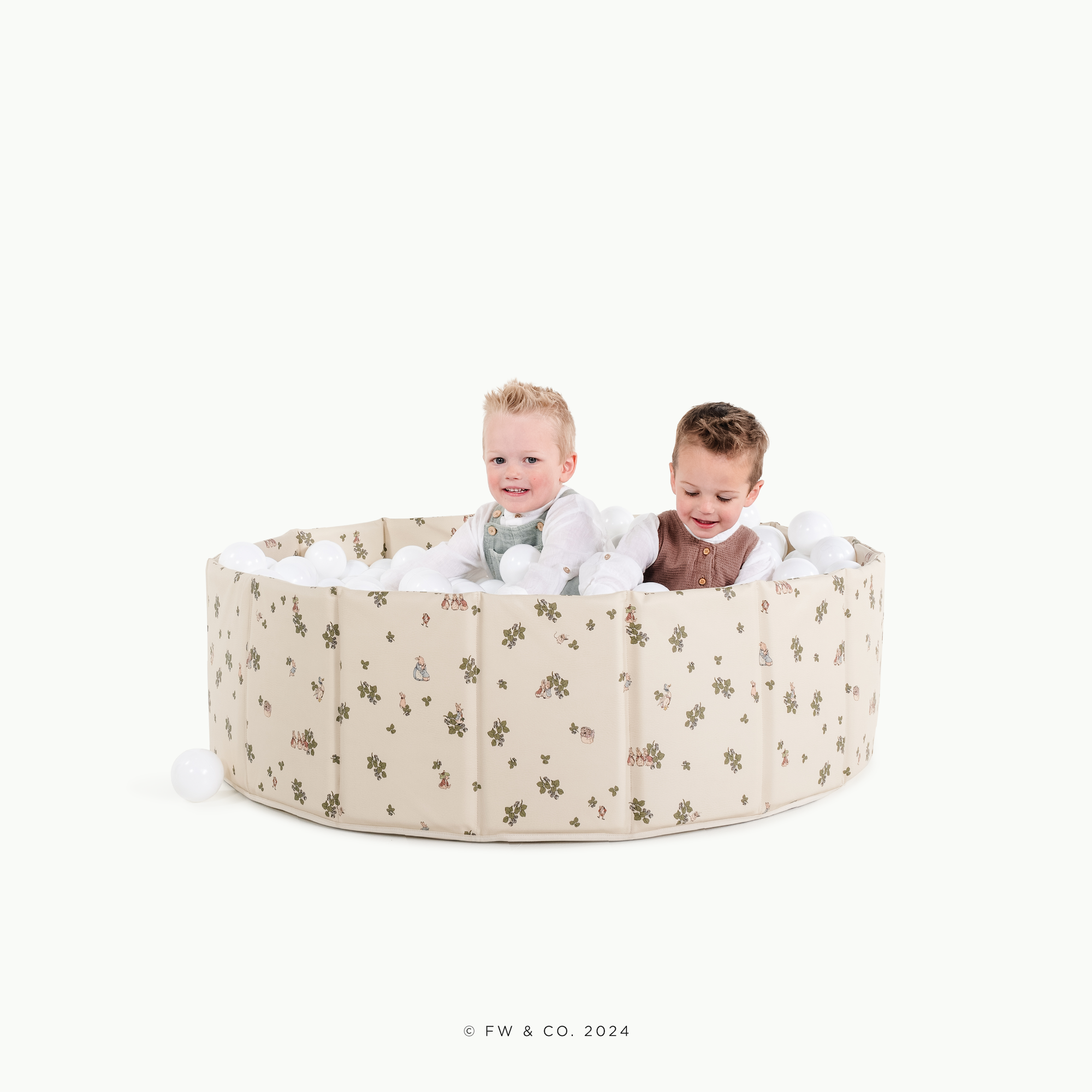 Peter Rabbit™ (on sale)@Stylish indoor ball pit for babies, toddlers, and young kids