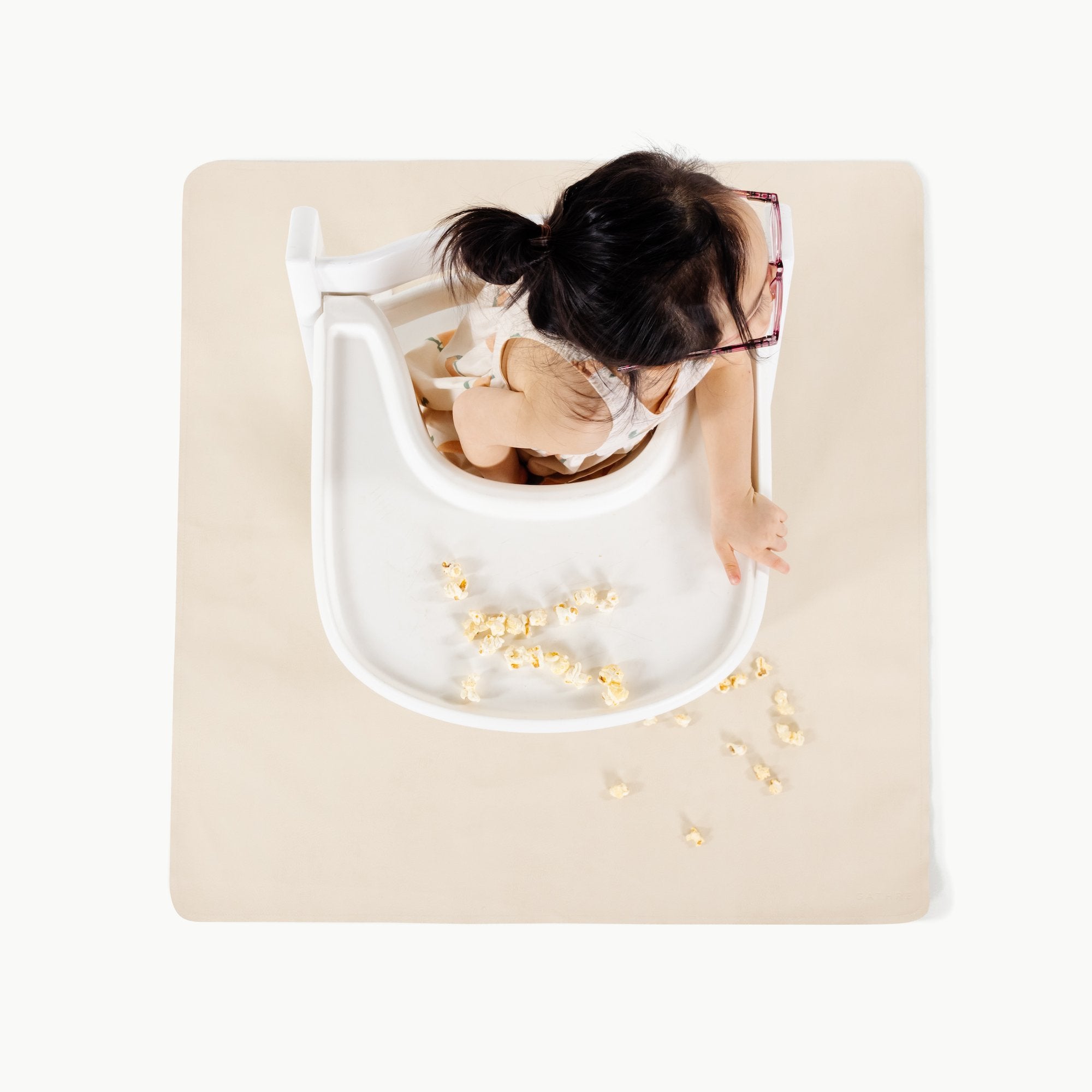 Wool (on sale)@Overhead of kid in highchair on the Wool Mini Mat